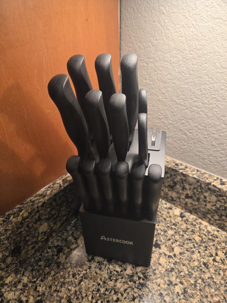 Knife Set, Astercook 15 Pieces Knife Sets for Kitchen with Block, Dishwasher Safe Kitchen Knife Set with Built in Sharpener Block, German Stainless Steel Knife Block Set, Valentine's Gift - Customer Photo 1