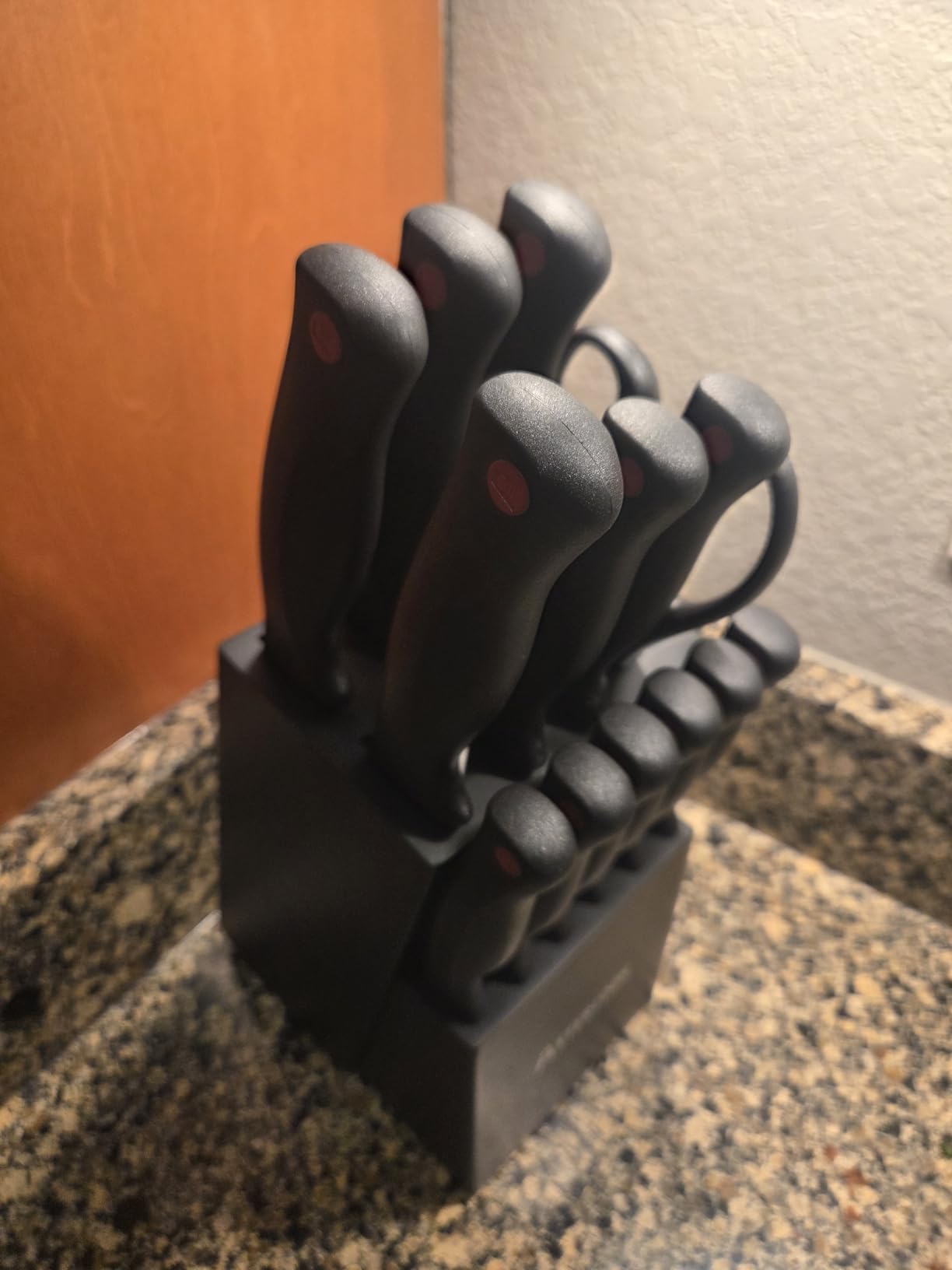 Knife Set, Astercook 15 Pieces Knife Sets for Kitchen with Block, Dishwasher Safe Kitchen Knife Set with Built in Sharpener Block, German Stainless Steel Knife Block Set, Valentine's Gift - Customer Photo 2