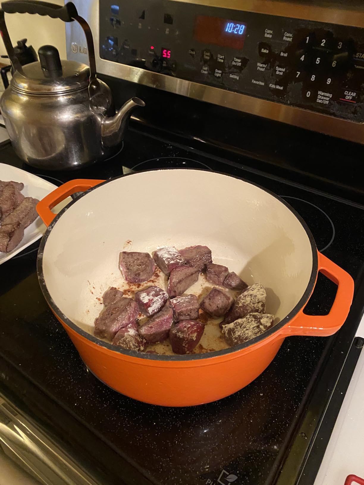 Mueller DuraCast 6 Quart Enameled Cast Iron Dutch Oven Pot with Lid, Heavy-Duty, Oven Safe up to 500°F & Across All Cooktops Customer Review Mueller DuraCast 6 Quart Enameled Cast Iron Dutch Oven Pot with Lid, Heavy-Duty, Oven Safe up to 500°F & Across All Cooktops - Customer Photo 1
