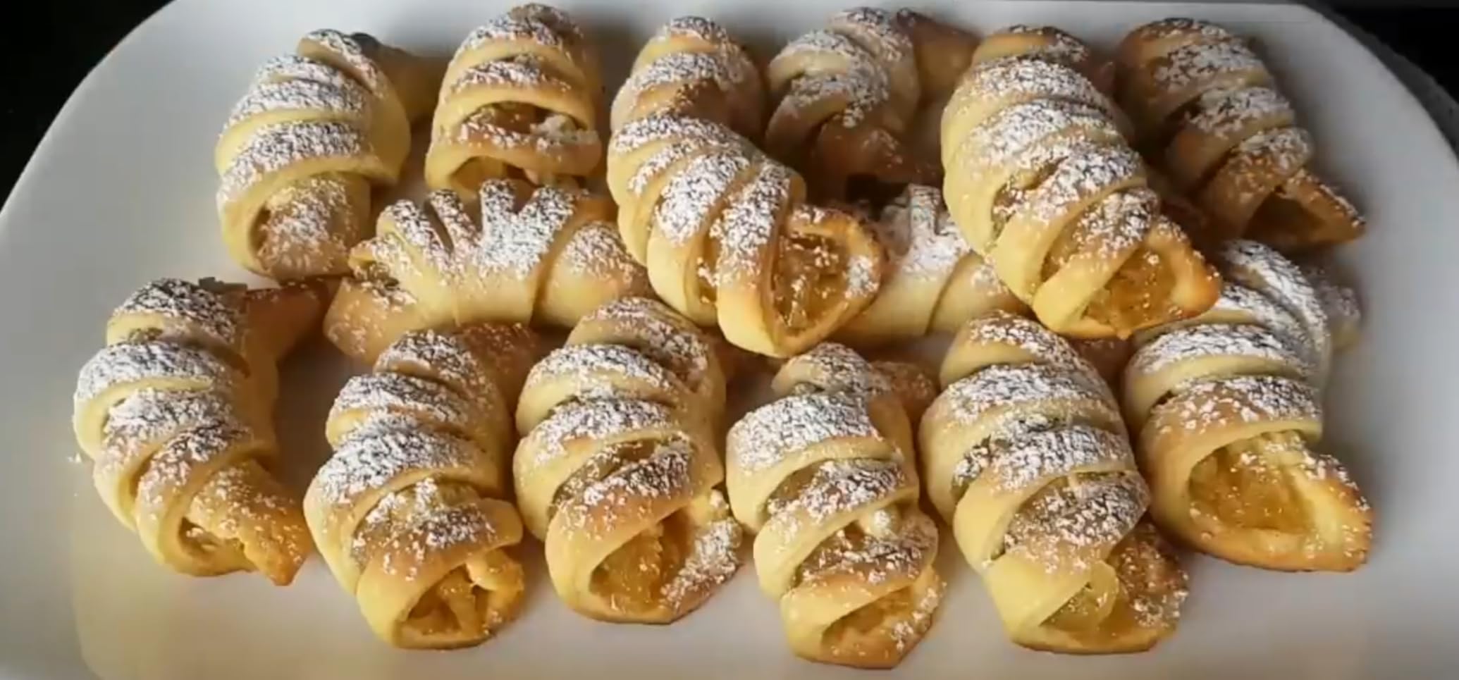 Pastry Cutter Double Wheel - Exquisite Wooden Handle, Perfect for Pasta, Pizza, Ravioli, Cookie -Cheese Slicers Enhance Your Culinary Artistry customer photo 1