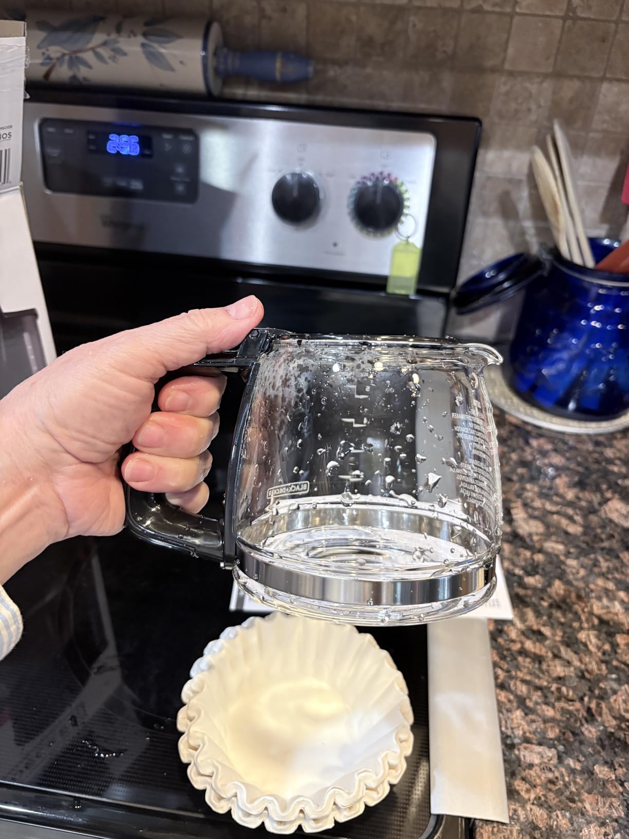 BLACK+DECKER 12-Cup Coffee Maker with Easy On/Off Switch, Easy Pour, Non-Drip Carafe with Removable Filter Basket, Vortex Technology, Black - Customer Photo 1