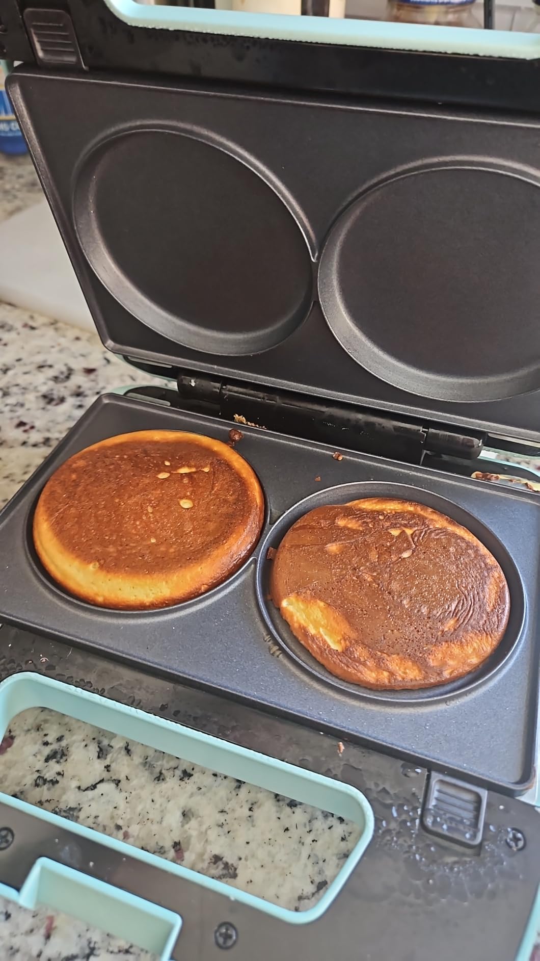 Baker's Friend Cake Pop Maker Machine Set with Cake Pop Stand, Sticks & Fork Tool, 12 Cake Pops Capacity, Aquamarine customer photo 1