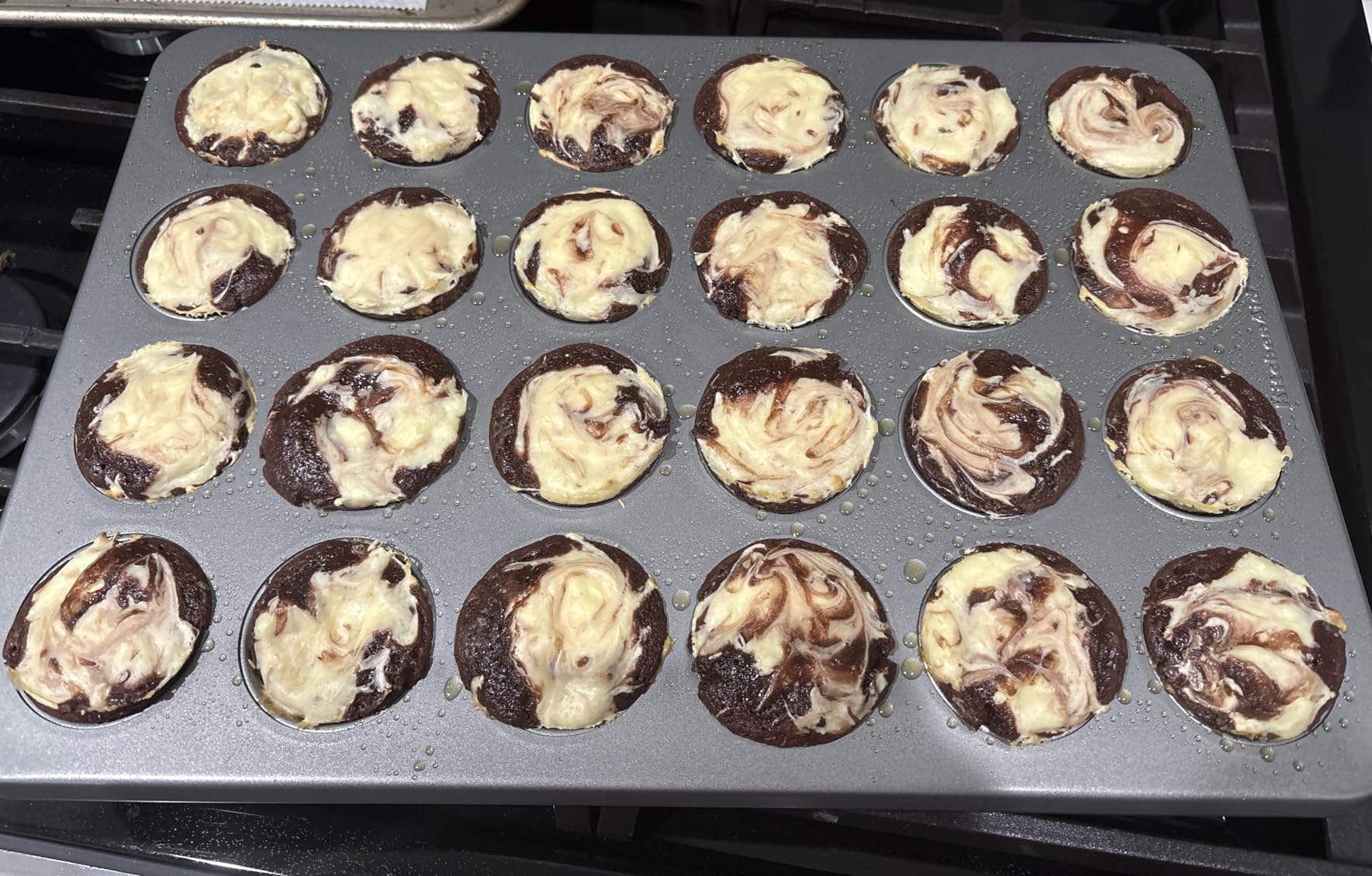 KitchenAid 24-Cup Nonstick Aluminized Steel Mini Muffin Pan, Contour Silver customer photo 1