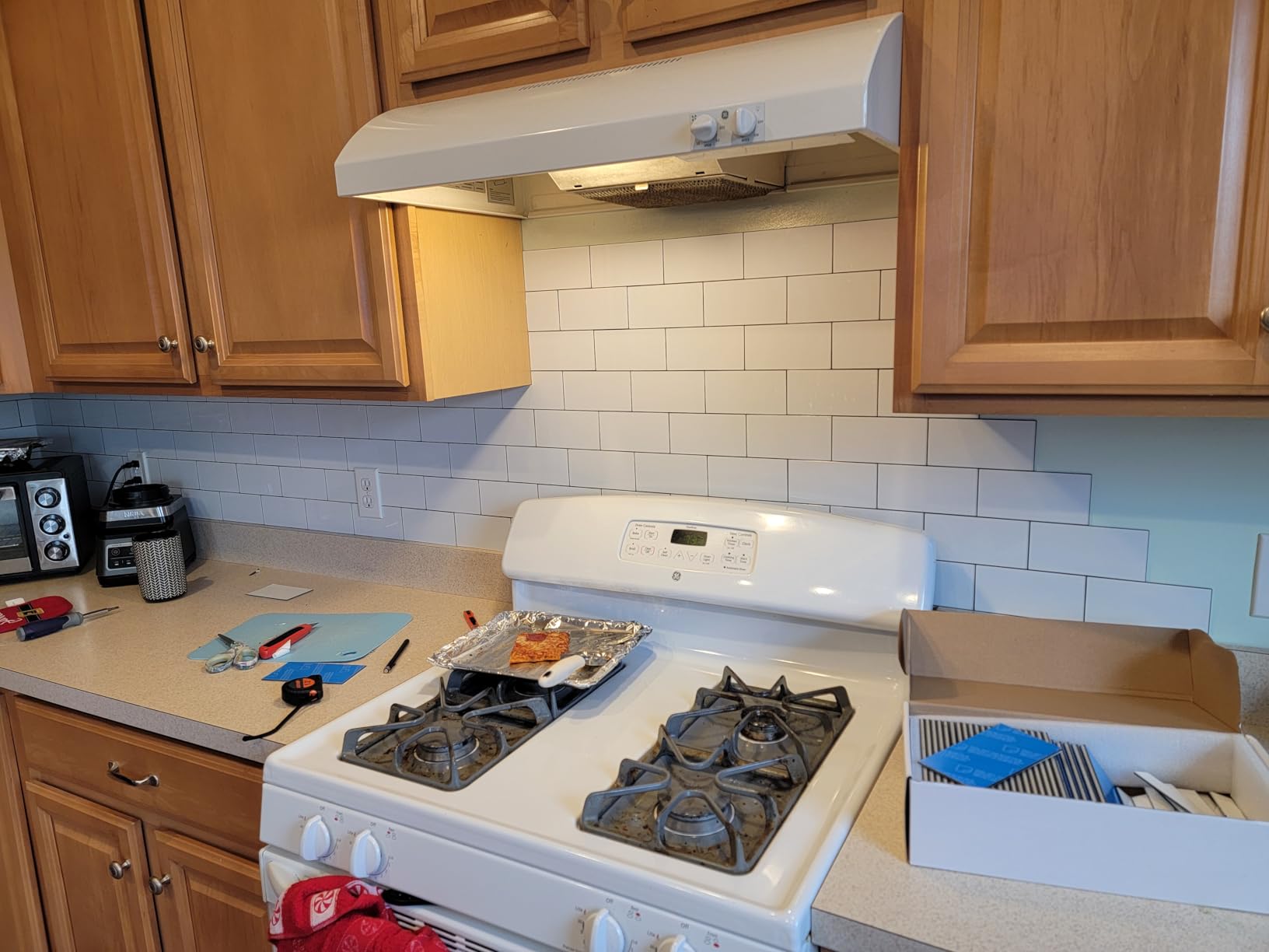 AULIGET 100 Piece Black Slate Peel and Stick Backsplash Wall Tiles, 3