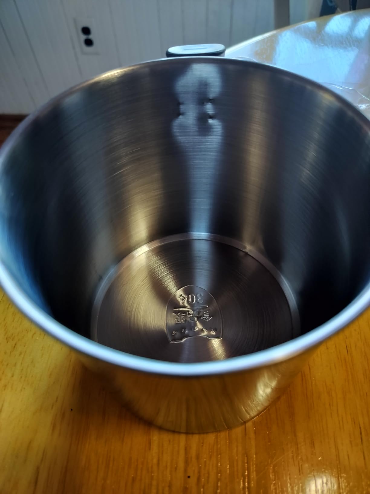 Phinicco Candle Making Pouring Pot, 44oz 1.3L Wax Melting Pot and Spoon 304 Stainless Steel Candle Making Pitcher Heat-Resistant Handle Dripless Pouring Spout Design - Customer Photo 1