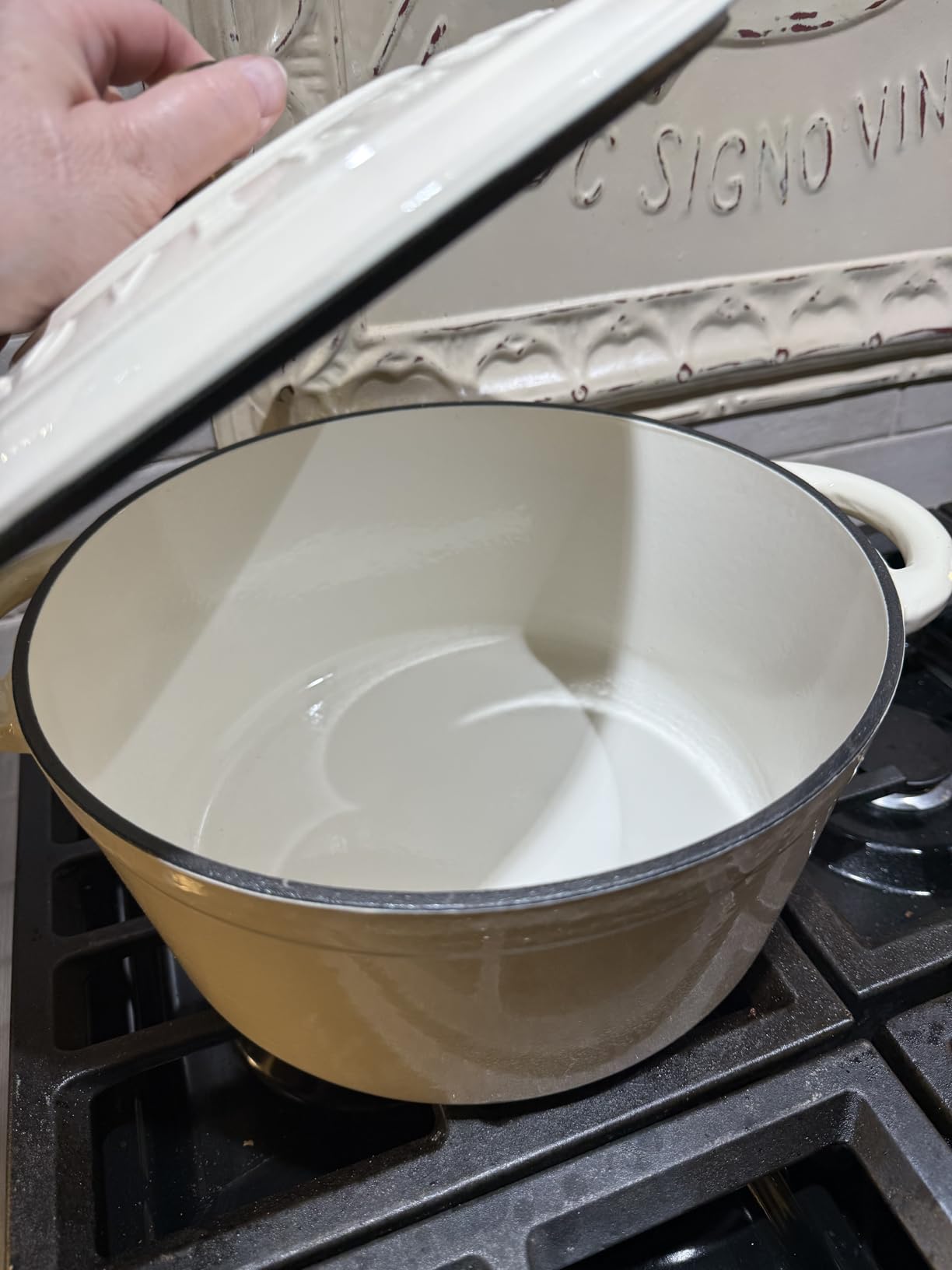 Overmont Enameled Cast Iron Dutch Oven - 5.5QT Pot with Lid Cookbook & Cotton Potholders - Heavy-Duty Cookware for Braising, Stews, Roasting, Bread Baking Cream White Customer Review Overmont Enameled Cast Iron Dutch Oven - 5.5QT Pot with Lid Cookbook & Cotton Potholders - Heavy-Duty Cookware for Braising, Stews, Roasting, Bread Baking Cream White - Customer Photo 0