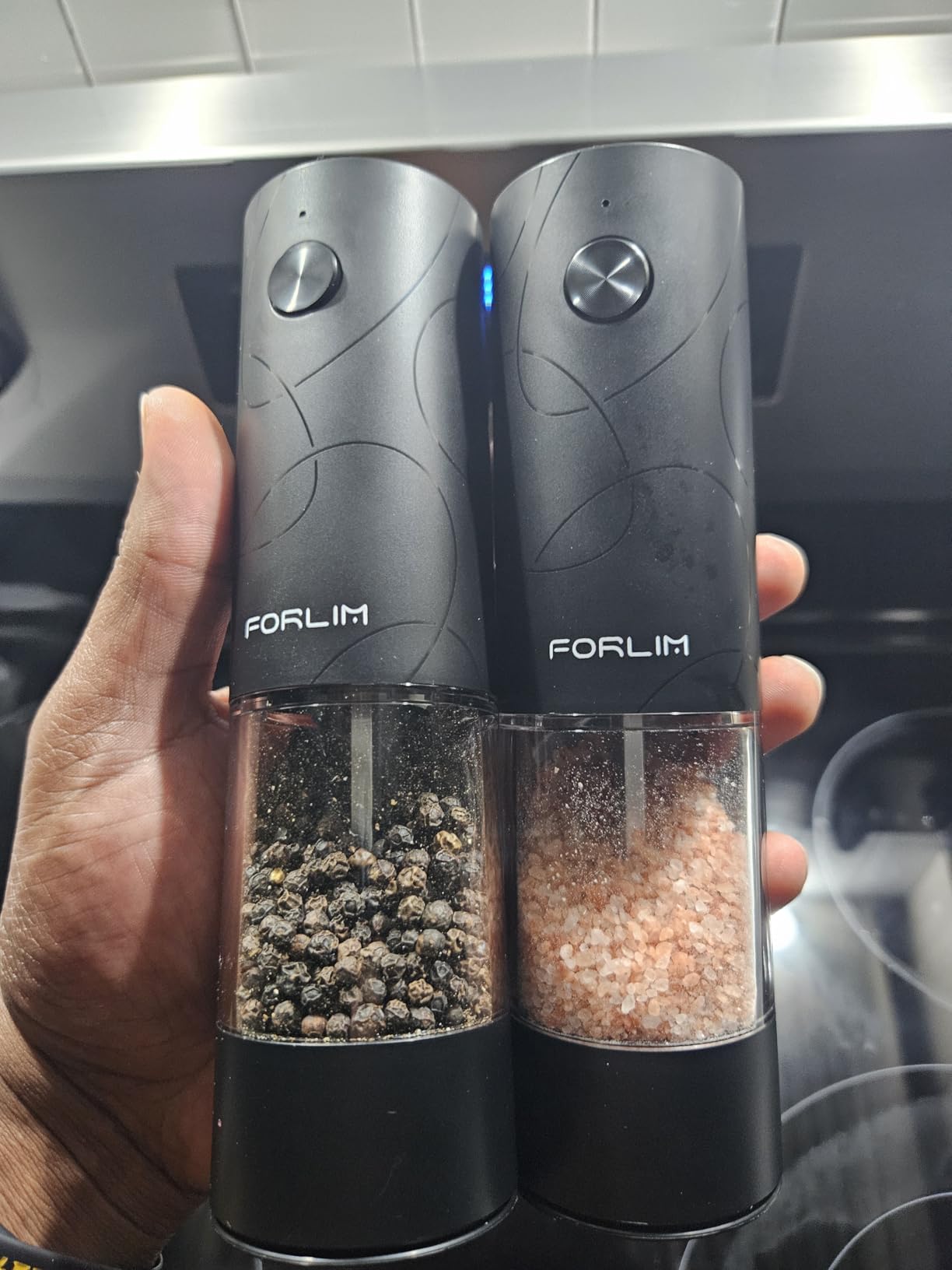 FORLIM Electric Salt and Pepper Grinder Set, USB Rechargeable, Automatic Salt Pepper Mill Grinder with Dust Cover, One-Button Control, Adjustable Coarseness, Warm LED Light (2 Packs, Black&White) customer photo 2