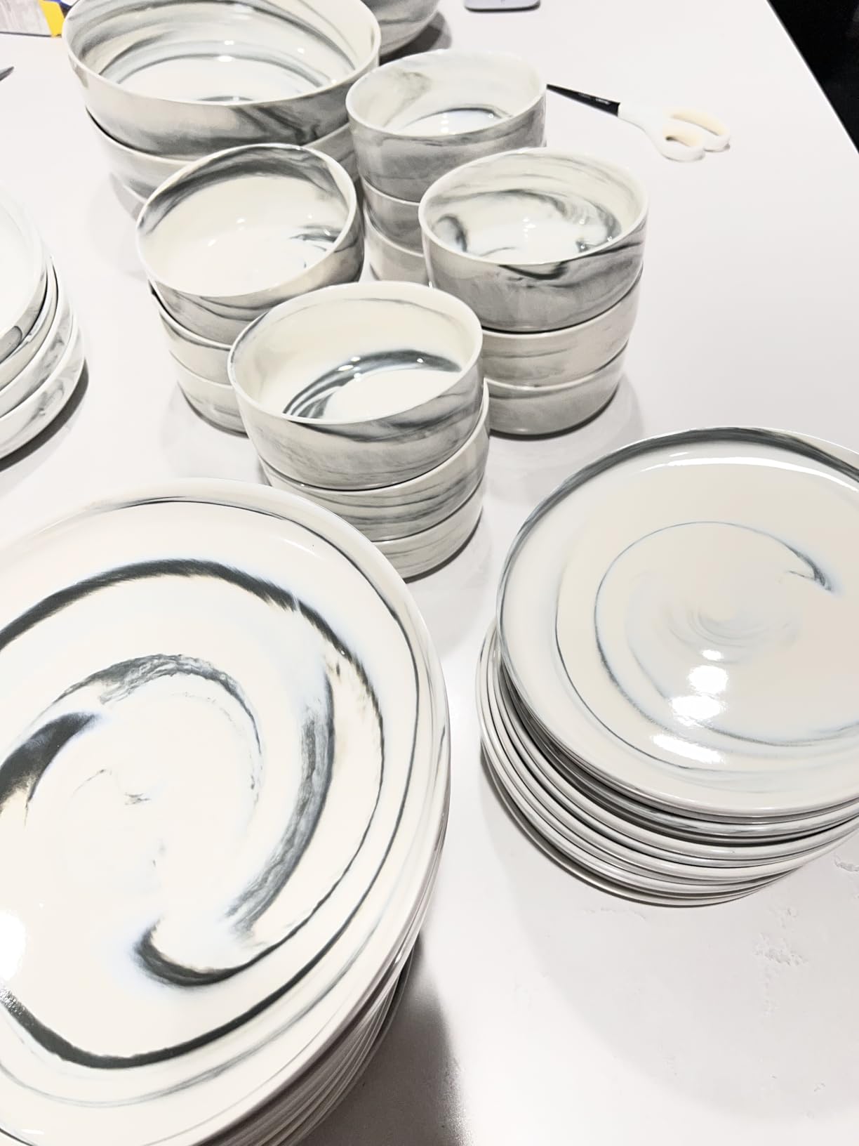 MALACASA Plates and Bowls Sets, 12 Pieces Porcelain Dinnerware Sets Dishware Sets Chip Resistant Ceramic Dish Set Dining Dinner Ware Service for 4, White, Series LUNA - Customer Photo 0