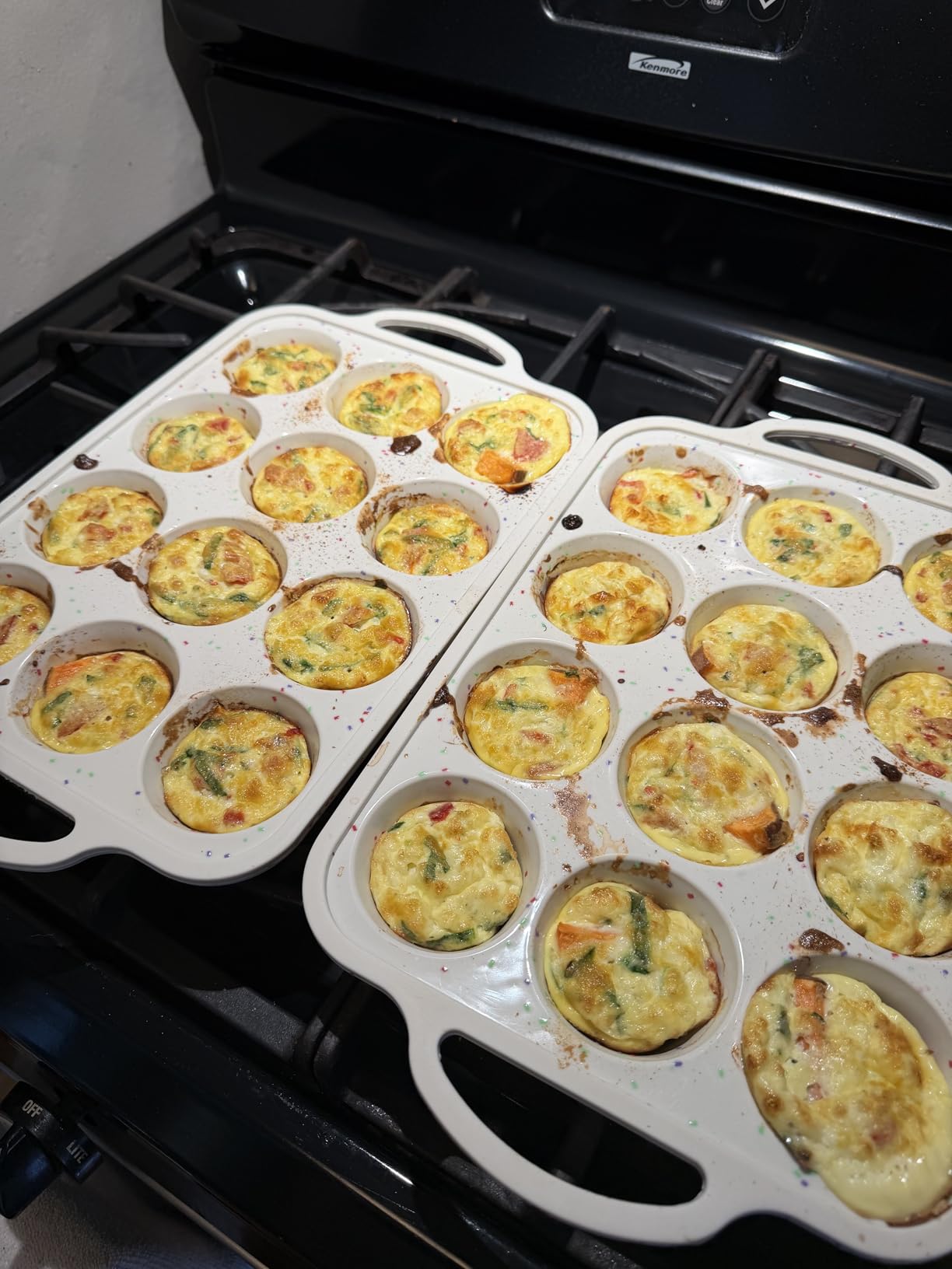 Vinino 2Pack Silicone Muffin Pan for Baking with Metal Reinforced Frame, 12 Cup Regular Size Cupcake Pan, BPA Free Silicone Muffin Tray, Cupcake Baking Pan Bite Molds for Oven Dishwasher Safe customer photo 1