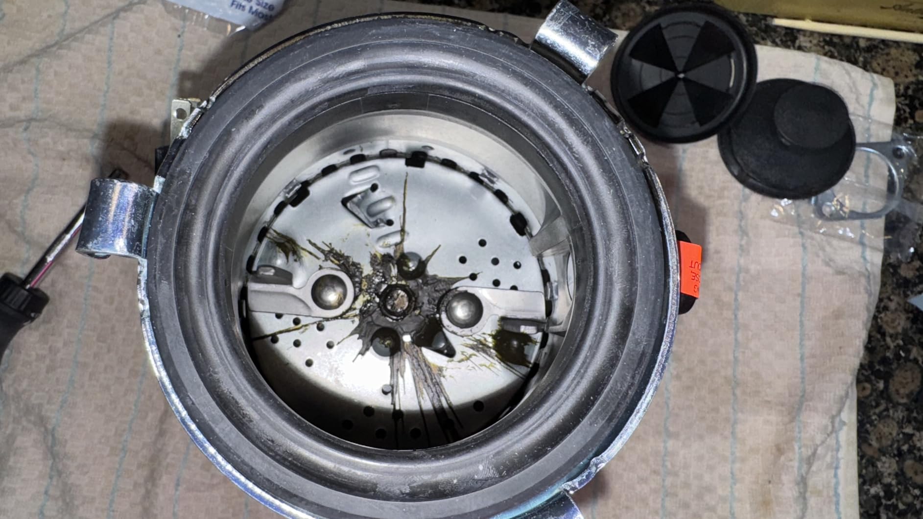 GE Disposall Continuous Feed 1 HP Motor Garbage Disposer, Good for Grinding: Cooked Meat, Beans, & Seeds, Universal 3 Bolt Install & Power Cord Included, Recommended Families of 4 or More, GFC1065W - Customer Photo 1