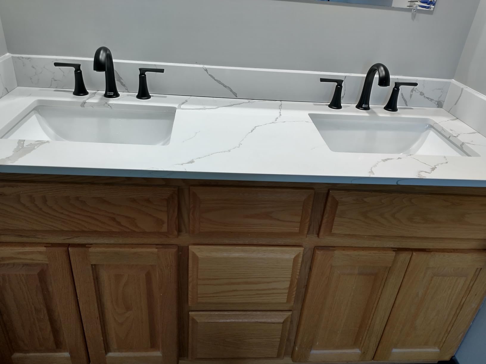 30 in.W x 22 in.D Quartz Calacatta River Vanity Top,with Undermount Middle Sink Vanity Top,with One Sidesplash & One Backsplash,Single Faucet Hole Spread Bathroom Vanity Sink Countertop Customer Review 30 in.W x 22 in.D Quartz Calacatta River Vanity Top,with Undermount Middle Sink Vanity Top,with One Sidesplash & One Backsplash,Single Faucet Hole Spread Bathroom Vanity Sink Countertop - Customer Photo 2