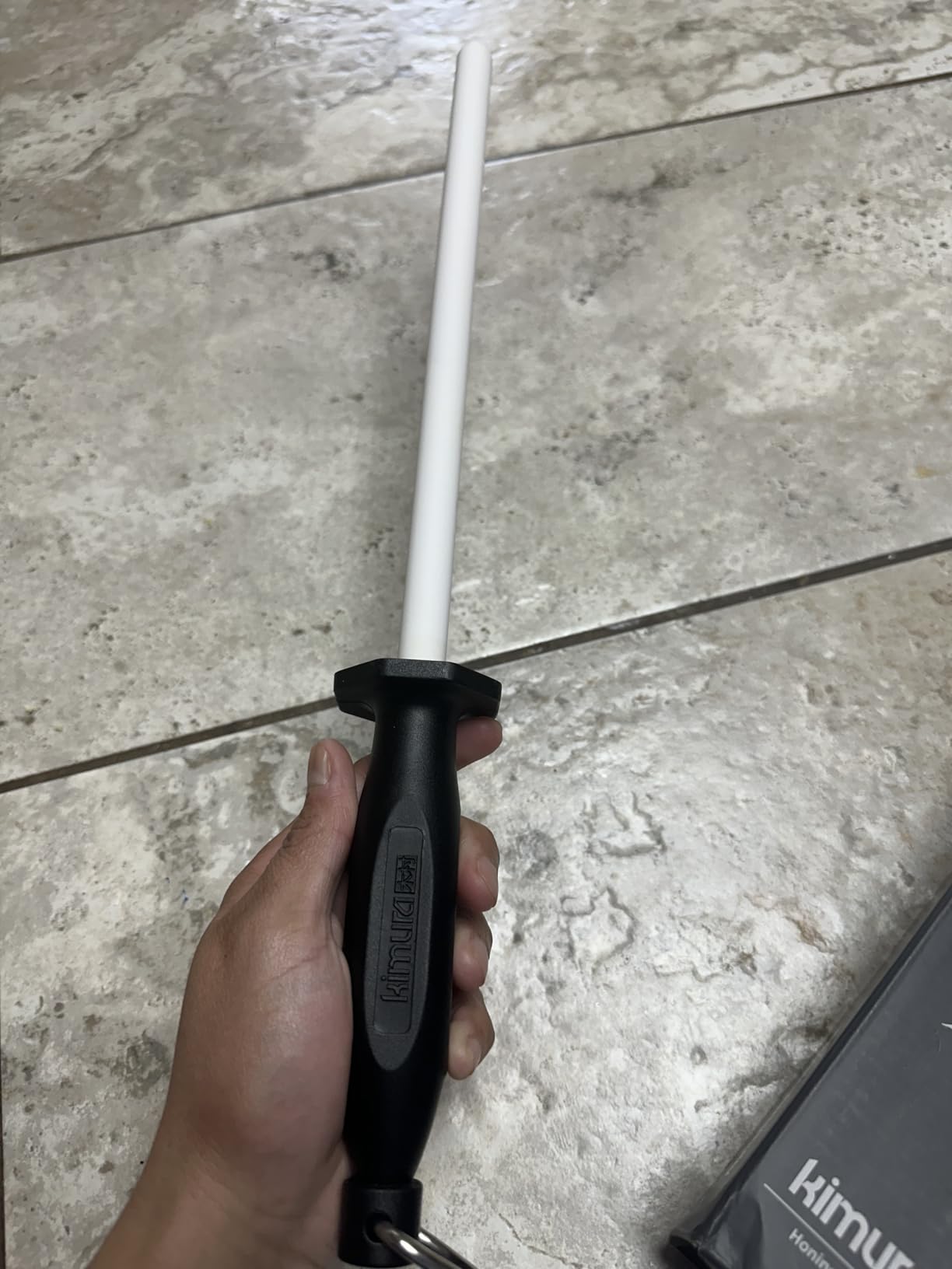 Kimura Professional Ceramic Honing Rod, 10 inch Honing Steel, Ceramic Knife Sharpener, 1200 Grit Finish, Ergonomic & Balanced Polypropylene Handle, Ideal for All Chef Knives, Japanese Gift Box - Customer Photo 2