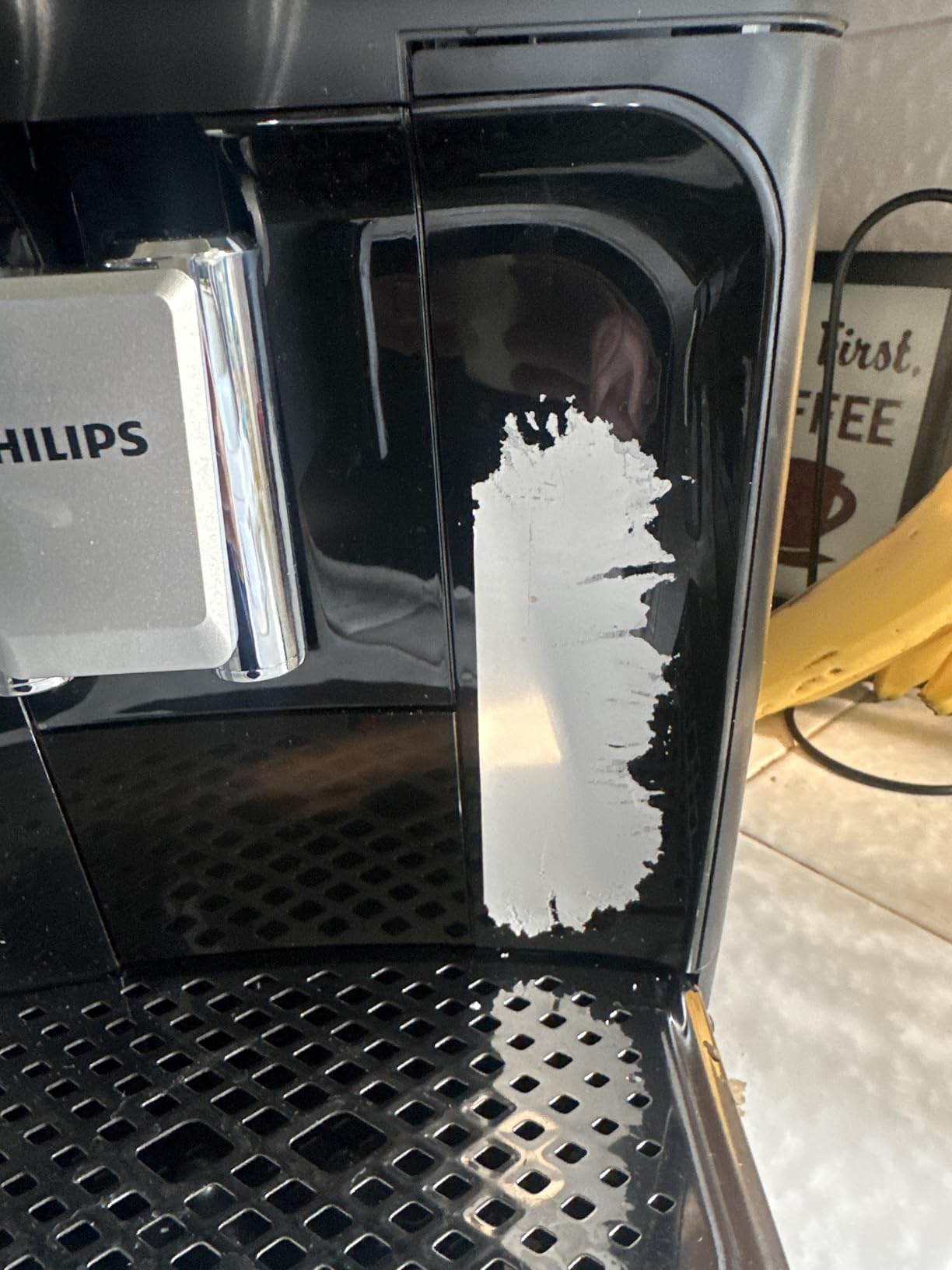 Philips 3300 Series Fully Automatic Espresso Machine with integrated milk frother and grinder, 5 Hot & Iced Coffee Pre-Sets, 40% Quieter SilentBrew, 15-Bar Pressure, Glossy Black (EP3326/90) - Customer Photo 1