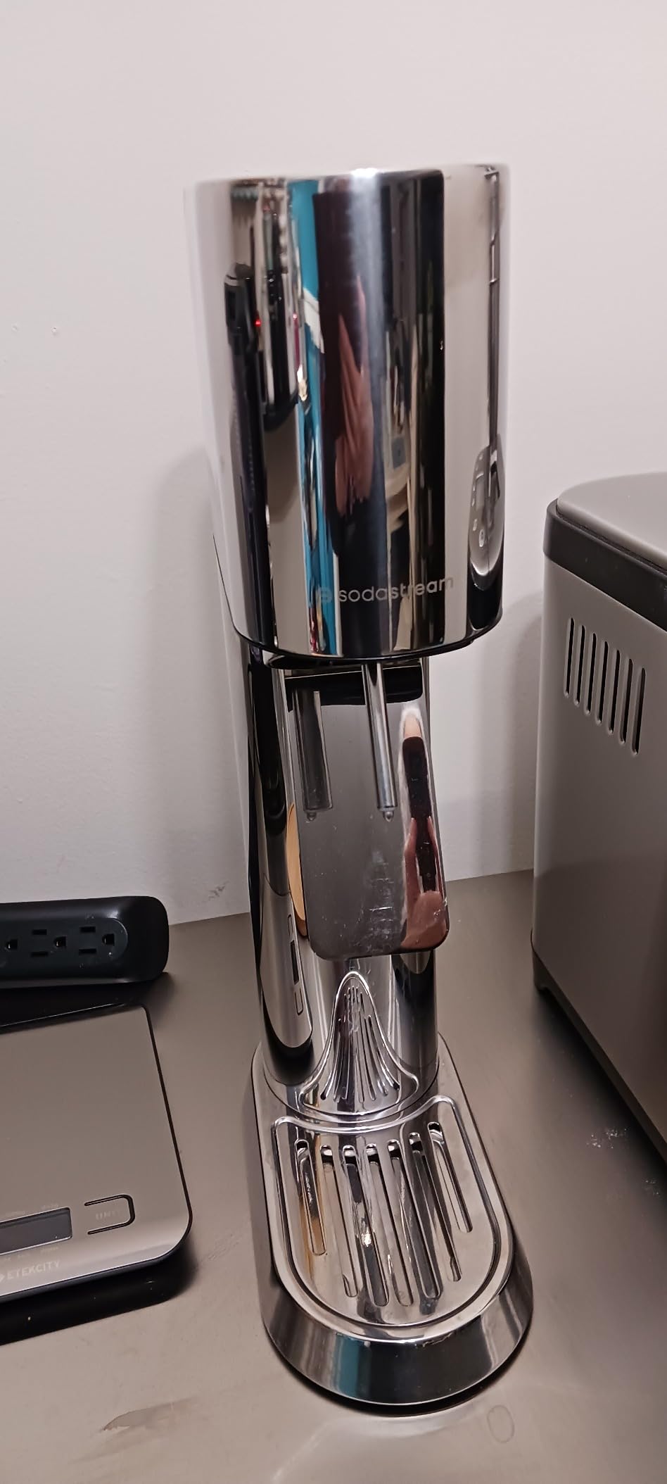 SodaStream Enso Sparkling Water Maker Kit - includes CO2 and Carbonating Bottle - Customer Photo 4