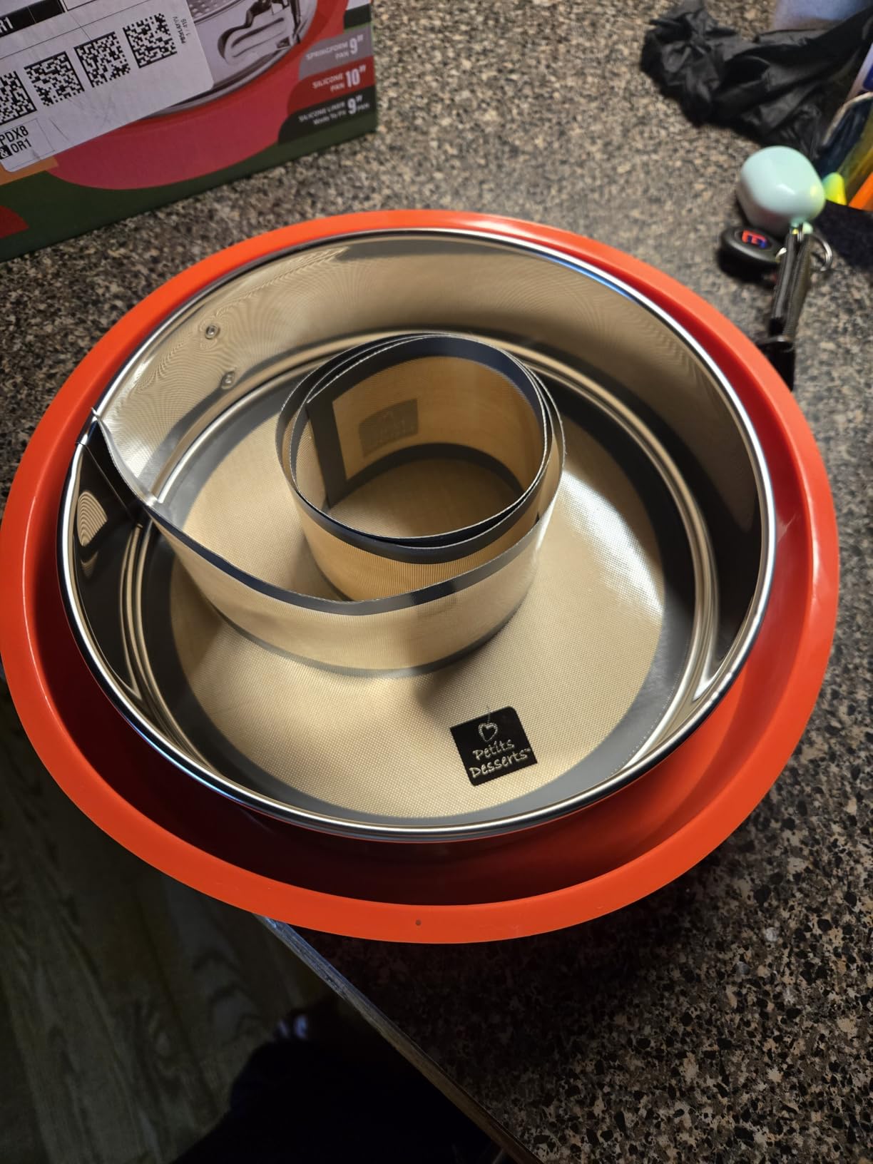 Springform Pan 9 Inch NONSTICK - Cheesecake Pan with Silicone Sleeve - NO LEAKS in Water Bath - No Foil Wrap Needed - Easy Cake Release - Sturdy Build - Heavy-Gauge Carbon Steel 0.4 mm customer photo 2