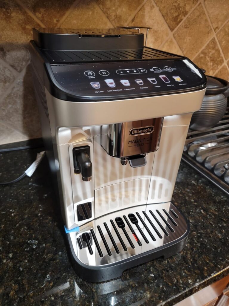 De'Longhi Magnifica Start Automatic Espresso Machine with Auto Milk Frother & Built in Grinder - 5 One-Touch Recipes, Easy-to-Clean, Home Barista Coffee Maker for Lattes, Cappuccino, Iced Coffee - Customer Photo 1