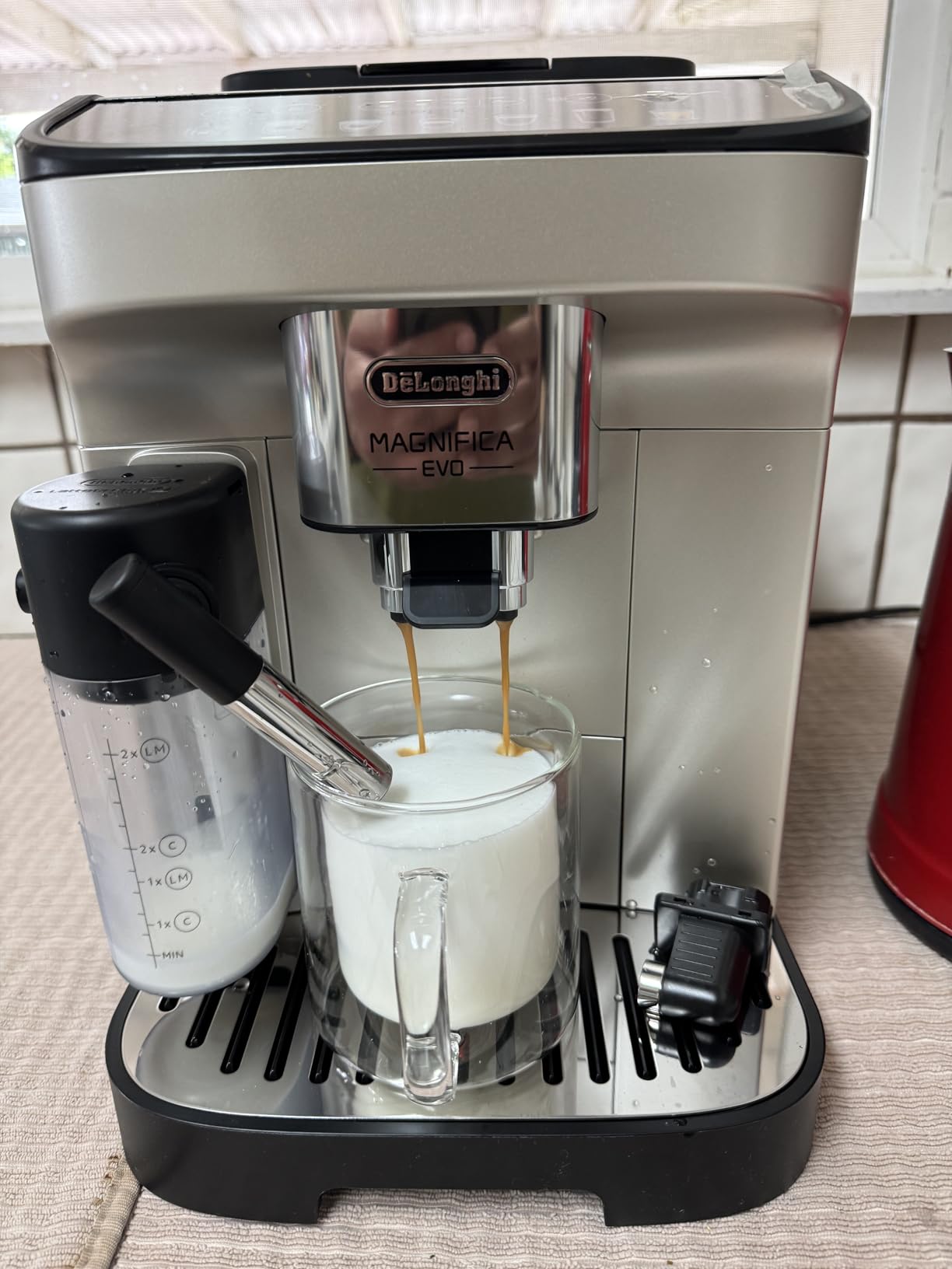 De'Longhi Magnifica Start Automatic Espresso Machine with Auto Milk Frother & Built in Grinder - 5 One-Touch Recipes, Easy-to-Clean, Home Barista Coffee Maker for Lattes, Cappuccino, Iced Coffee - Customer Photo 3