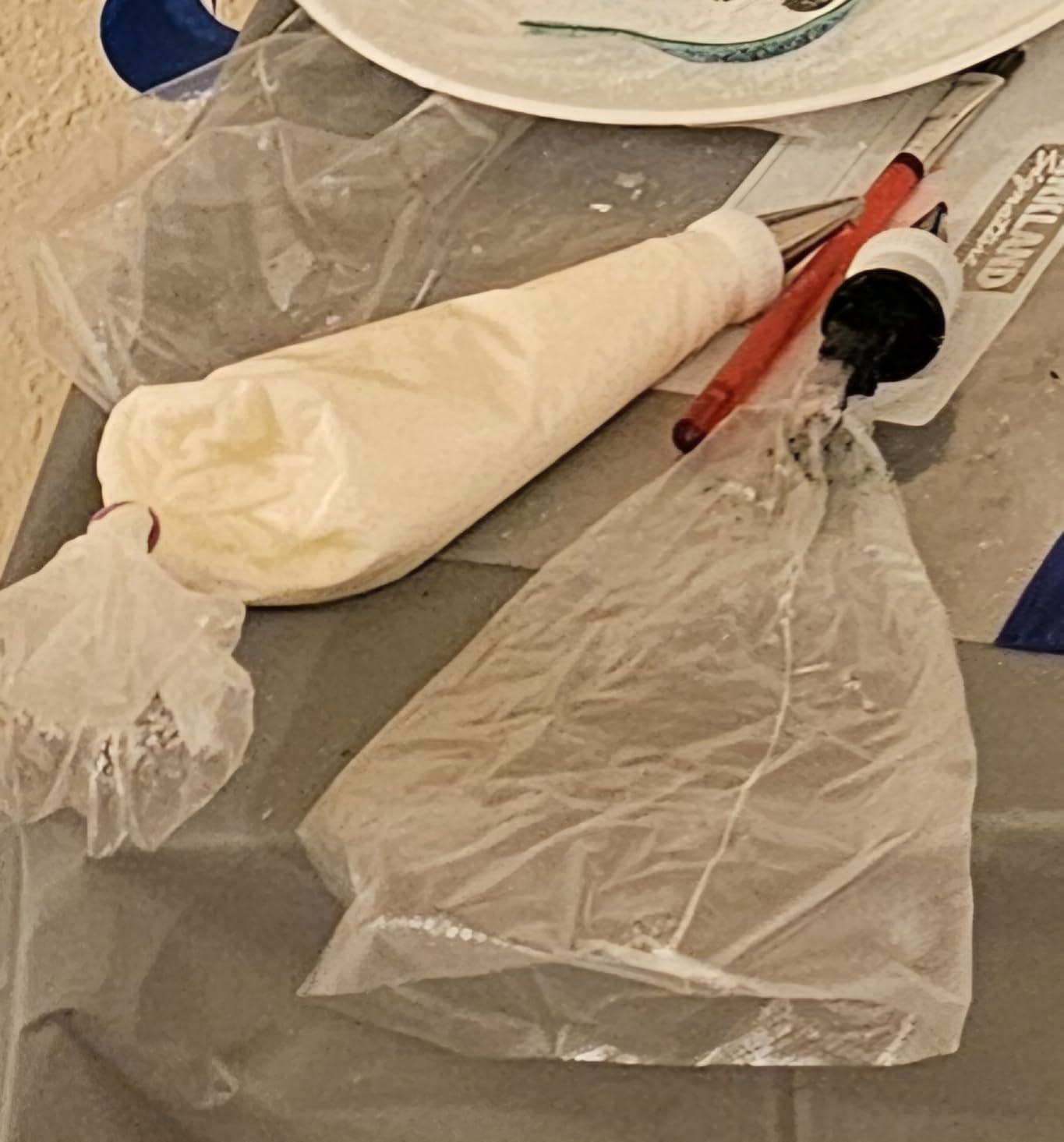 Prestee Reusable Piping Bags and Tips Set - 5 TPU 12-Inch Piping Bags with 5 Metal Icing Tips and 2 Couplers - Flexible and Durable Frosting Piping Kit customer photo 1