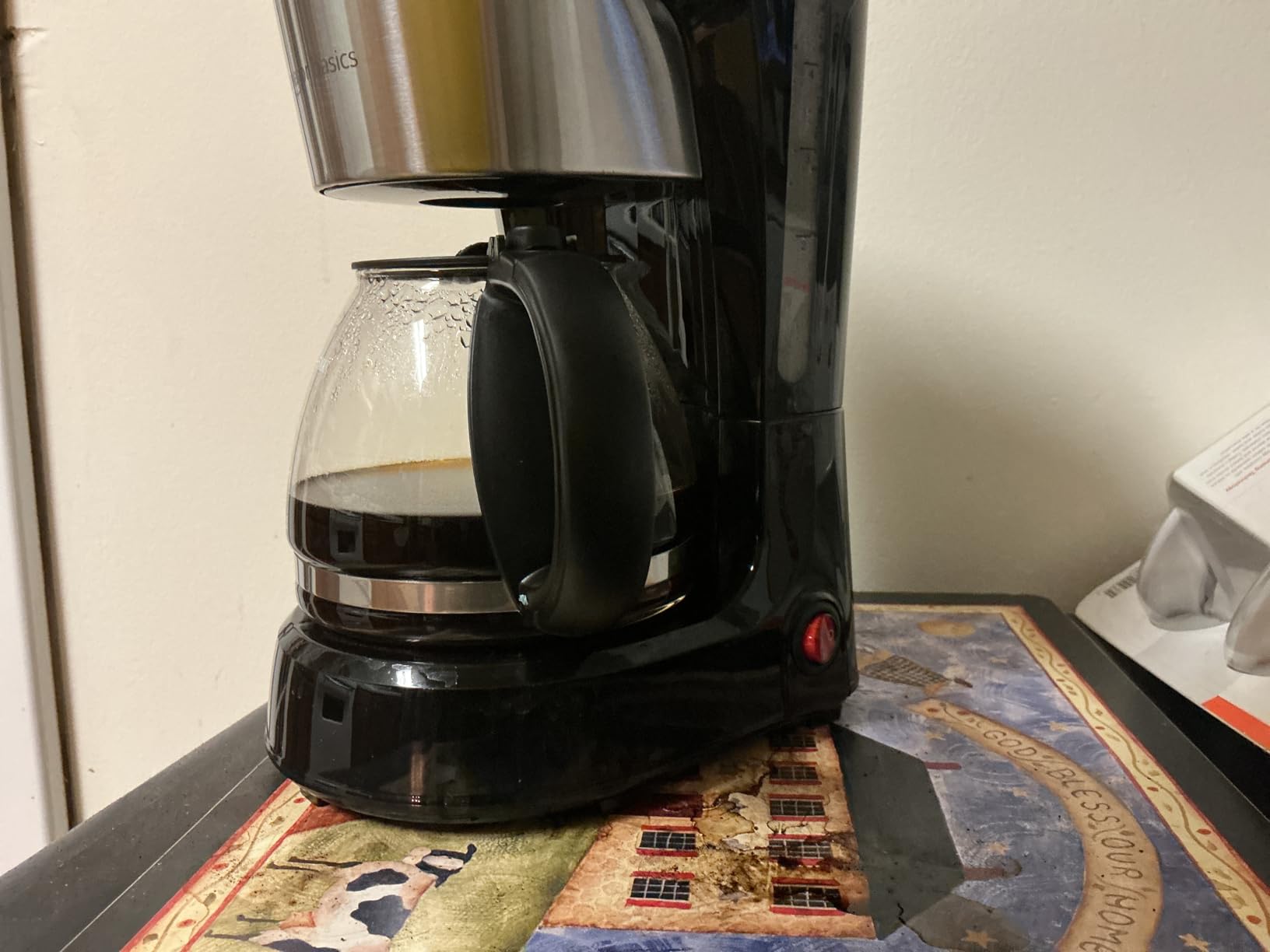 Amazon Basics Programmable 12 Cup Drip Coffee Maker with Glass Coffee Pot (1.9 Qt), Auto Shut-off, Touch Screen, Auto Pause, Removable Filter Basket, Black & Silver Customer Review Amazon Basics Programmable 12 Cup Drip Coffee Maker with Glass Coffee Pot (1.9 Qt), Auto Shut-off, Touch Screen, Auto Pause, Removable Filter Basket, Black & Silver - Customer Photo 2