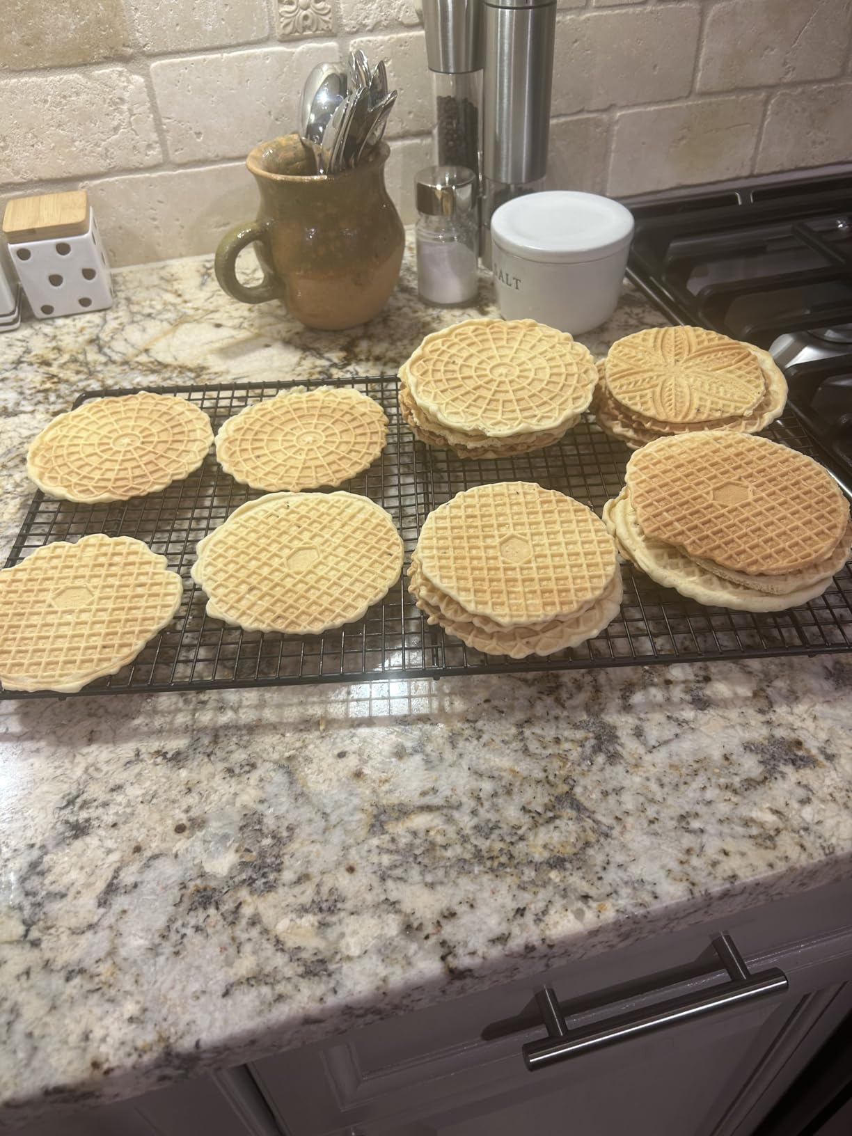 Multi Pizzelle Maker Electric, Stroopwafel Iron, 4 x 4.5'' Pizzelle Waffle Cookies Maker with Temperature Control, Ideal for Holidays, Parties & More, Great Choice for Gift, Graphite customer photo 1