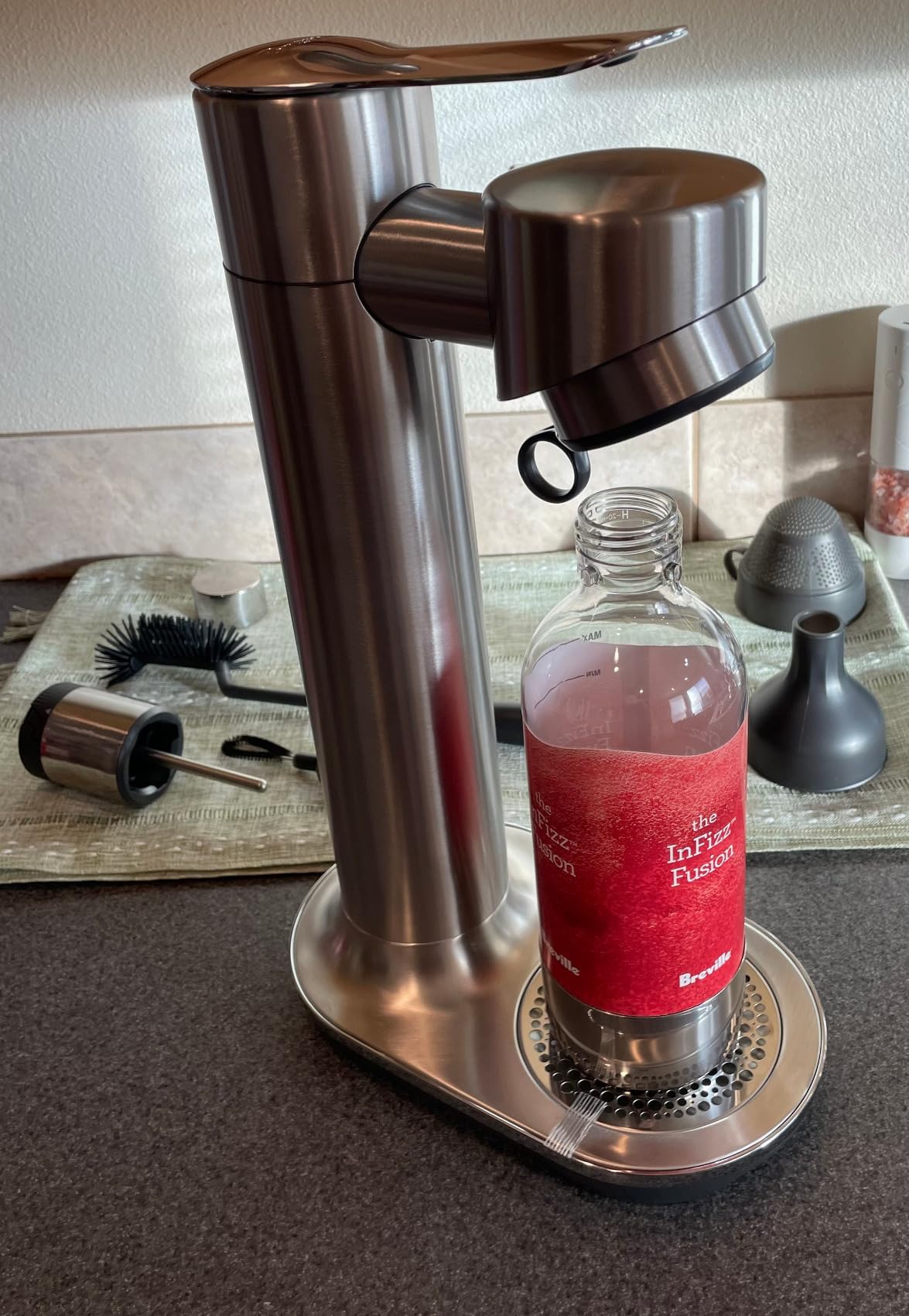 Breville BCA800BSS InFizz Fusion Sparkling Water and Beverage Carbonator, CO2 Cylinder Not Included, Brushed Stainless Steel - Customer Photo 1