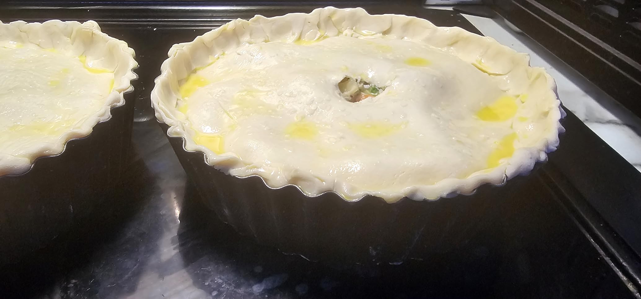 2 Pack 9.5 inches Pie Pan with Removable Bottom for Baking, Deep Quiche Tart Pan Non Stick for Oven, Fluted Pie Dish Plate Tin for Apple, Pot Pies, Cheesecakes and Desserts customer photo 2