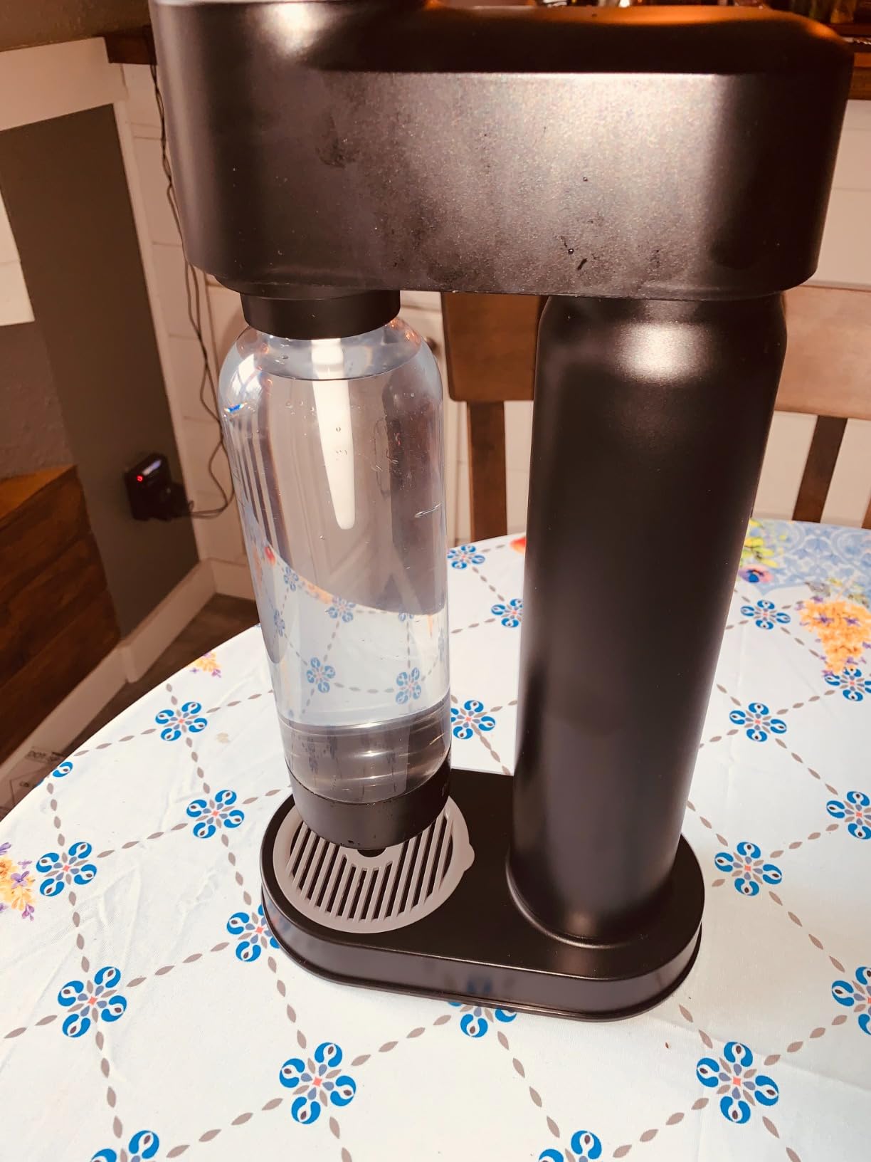 Philips Sparkling Water Maker ADD4901BKOQ/37, Plastic Soda Streaming Machine with Quick Twist Bottle, 1L BPA free PET Carbonating Bottle, Soda Maker Compatible with 60L CO2 Carbonator (NOT Included) customer photo 2