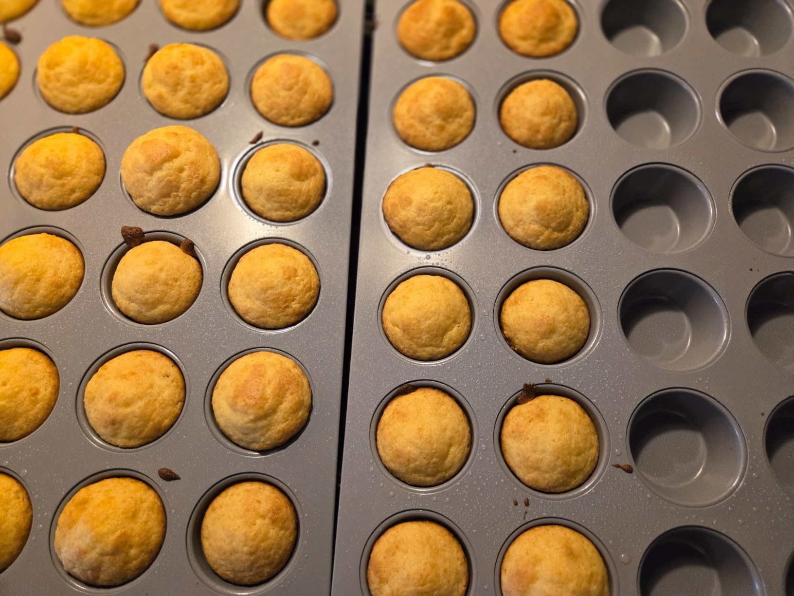 BRONYPRO 24-Cup Non Toxic Nonstick Ceramic Mini Muffin Pan & Cupcake Tin, PFOA & PFOA Free, Heavy Duty Rust-Resistant Aluminized Steel, Oven & Dishwasher Safe, Cream White customer photo 2