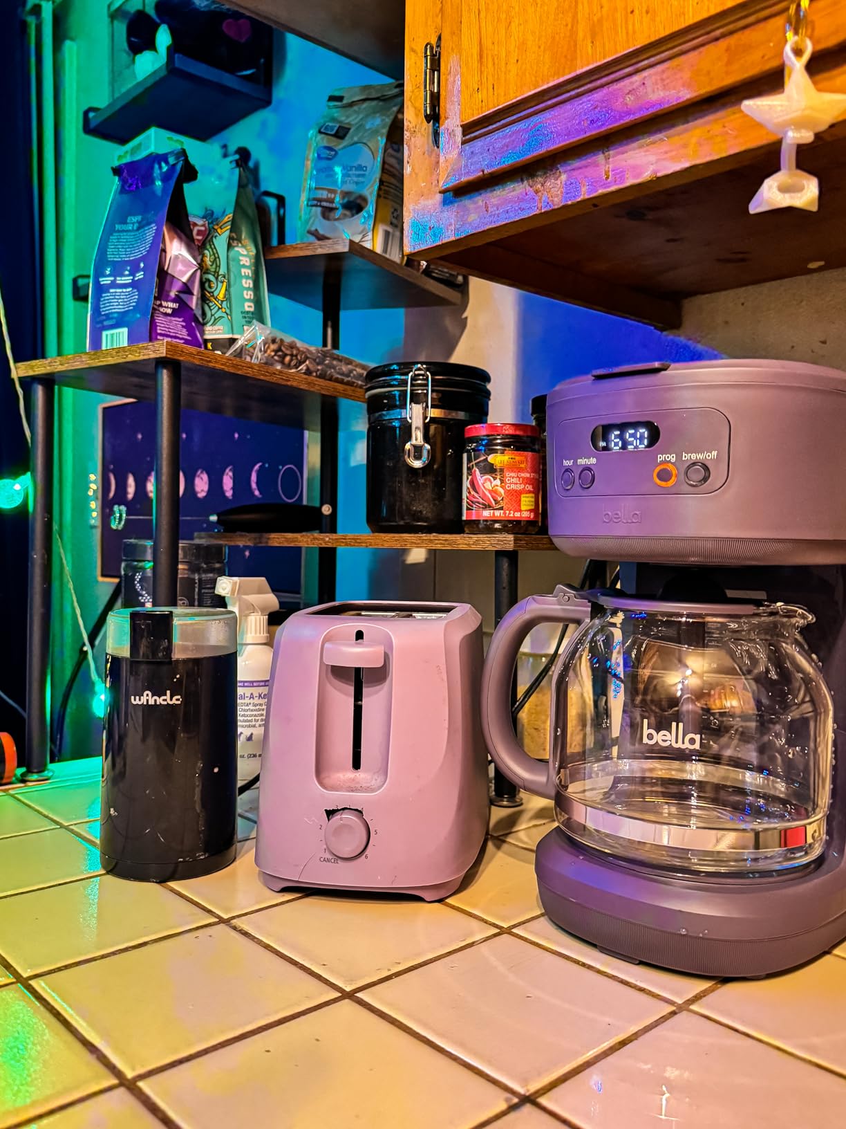 BELLA 12 Cup Programmable Coffee Marker, Reusable Dishwasher Safe Accessories, Easy LCD diaply, Auto Shutoff, 900 watt, Oatmilk - Customer Photo 3