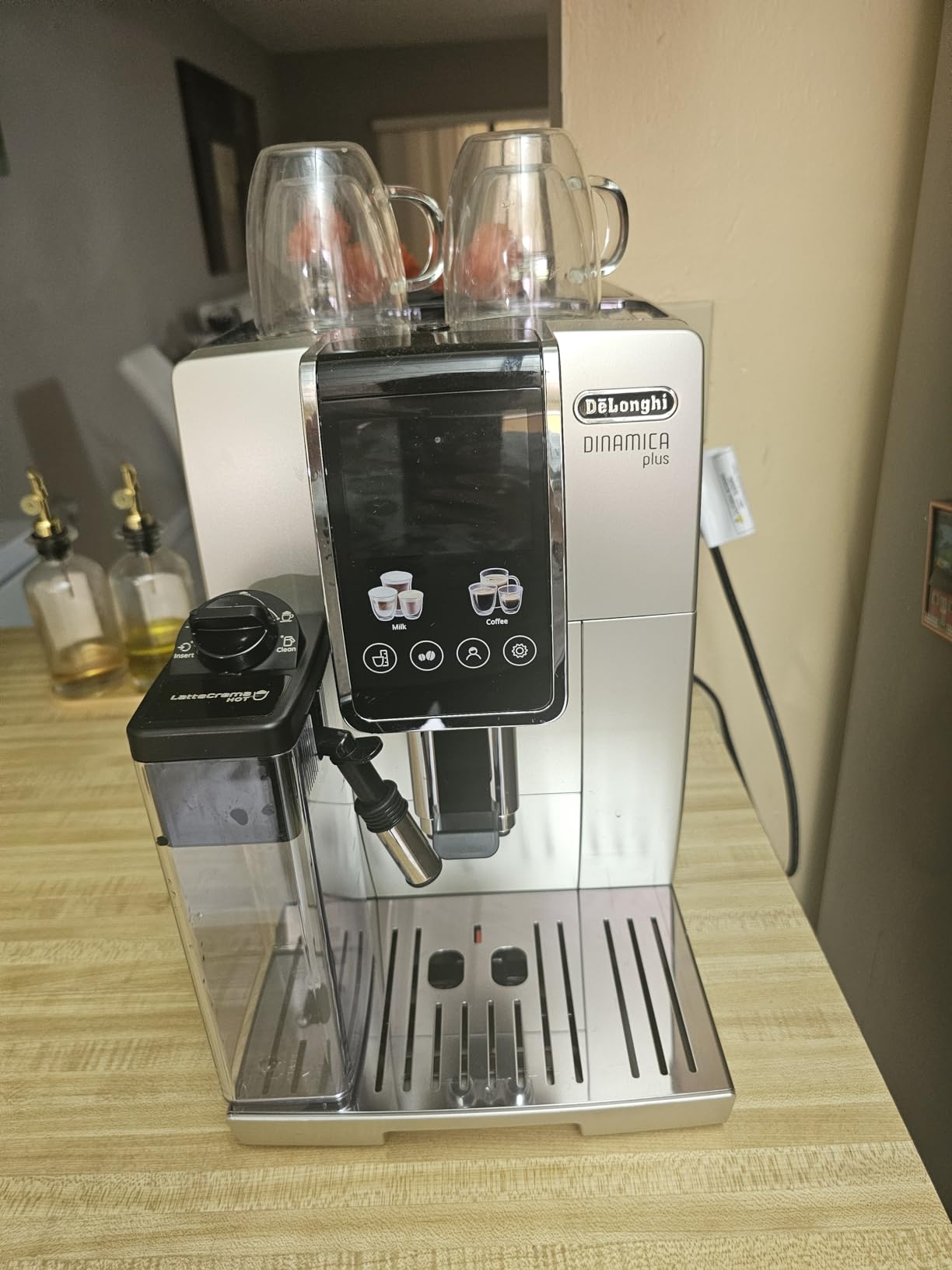 De'Longhi Dinamica Plus Fully Automatic Espresso Machine - Brew Personalized Coffee for up to 4 User Profiles, 24+ Recipes, Built in Grinder & Automatic Milk Steam Wand with 3 Frother Modes - Customer Photo 4