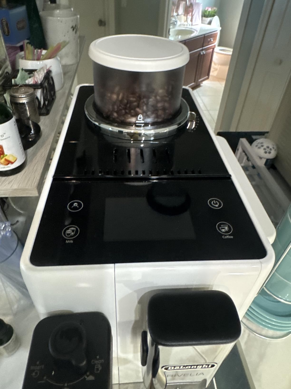 De'Longhi Rivelia Automatic Espresso Machine with Grinder & Milk Frother – All-in-One Coffee Maker, Hot & Iced Latte, Cappuccino, Bean Switch System, Burr Grinder, Compact Italian Design, Black - Customer Photo 3