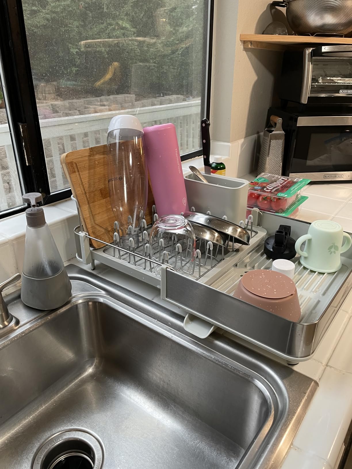 Joseph Joseph Extend Slim Steel Expandable Dish Drying Rack with Removable Cutlery Holder and Swivel Draining Spout, Compact Design, Grey Customer Review Joseph Joseph Extend Slim Steel Expandable Dish Drying Rack with Removable Cutlery Holder and Swivel Draining Spout, Compact Design, Grey - Customer Photo 1
