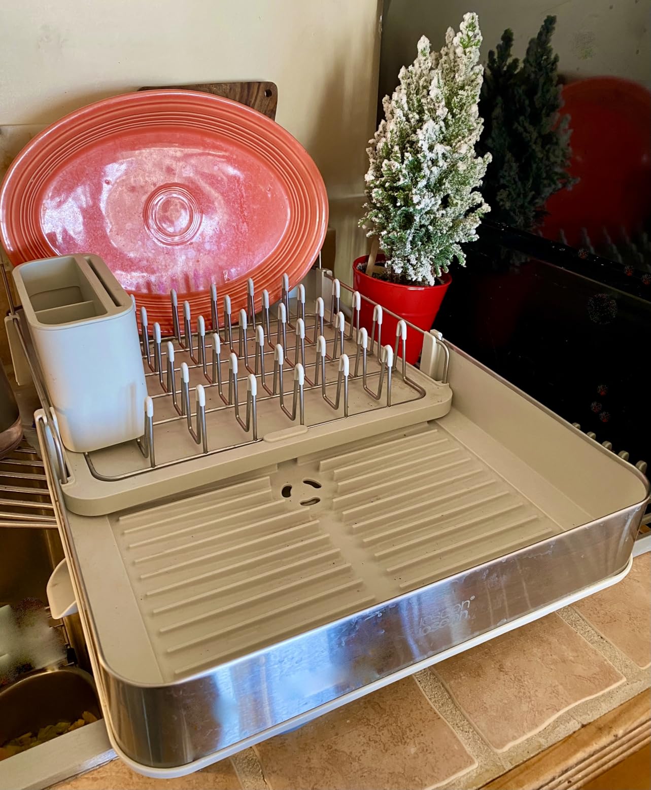 Joseph Joseph Extend Slim Steel Expandable Dish Drying Rack with Removable Cutlery Holder and Swivel Draining Spout, Compact Design, Grey Customer Review Joseph Joseph Extend Slim Steel Expandable Dish Drying Rack with Removable Cutlery Holder and Swivel Draining Spout, Compact Design, Grey - Customer Photo 2