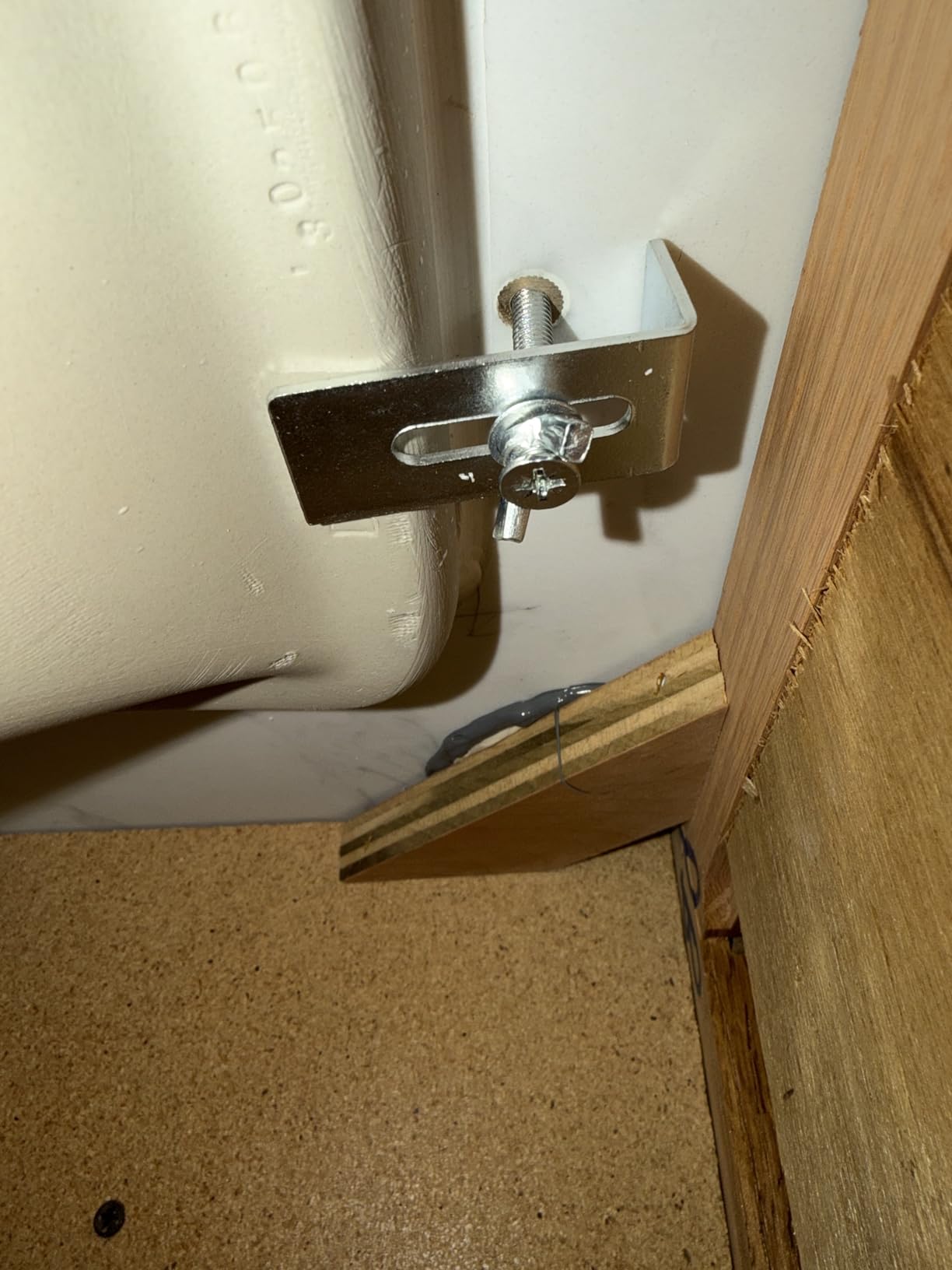 Dornberg 30 inch x 22 inch Quartz Ocean White Bathroom Vanity Top, with Undermount Middle Sink Vanity Top,with One Sidesplash and One Backsplash,Single Faucet Hole Spread Bathroom Vanity Sink Countertop Customer Review Dornberg 30 inch x 22 inch Quartz Ocean White Bathroom Vanity Top, with Undermount Middle Sink Vanity Top,with One Sidesplash and One Backsplash,Single Faucet Hole Spread Bathroom Vanity Sink Countertop - Customer Photo 1