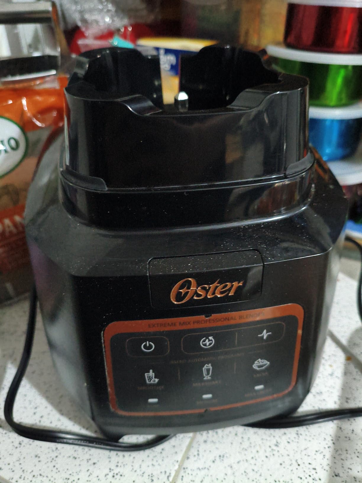 Oster Extreme Mix Blender, 64oz Glass Jar, 3 iBlend Preset Functions, 1600-Watts, 10-Point Blade Stack with Titanium Coating & 24oz Blend-N-Go Cup - Customer Photo 1