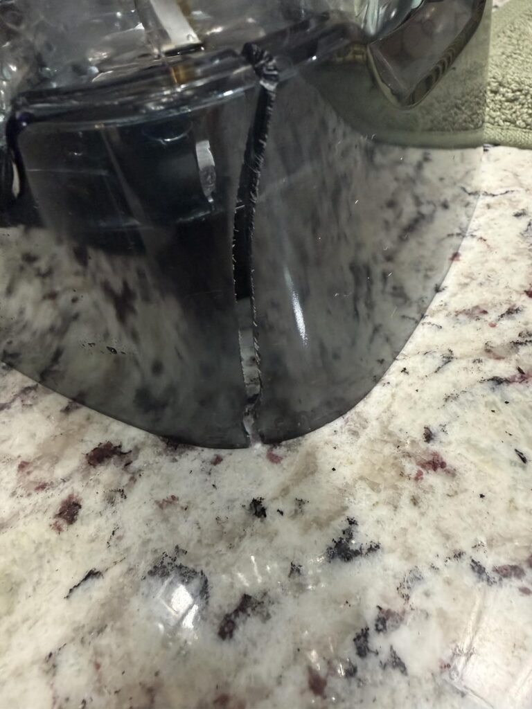 Oster Extreme Mix Blender, 64oz Glass Jar, 3 iBlend Preset Functions, 1600-Watts, 10-Point Blade Stack with Titanium Coating & 24oz Blend-N-Go Cup - Customer Photo 4