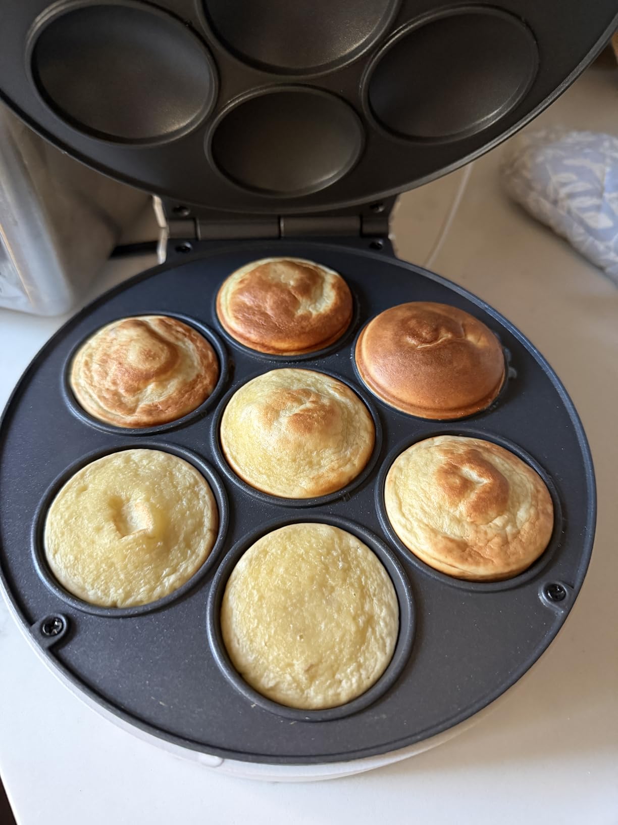 Flip Cake Pop Maker Machine with Ceramic Coating, Make 12 x 1.4 Inch Cake Pops, Cake Pop Kit for Kids, Cake Pop Supplies, Snack Machine, Recipe & Brushed Included, Red customer photo 1