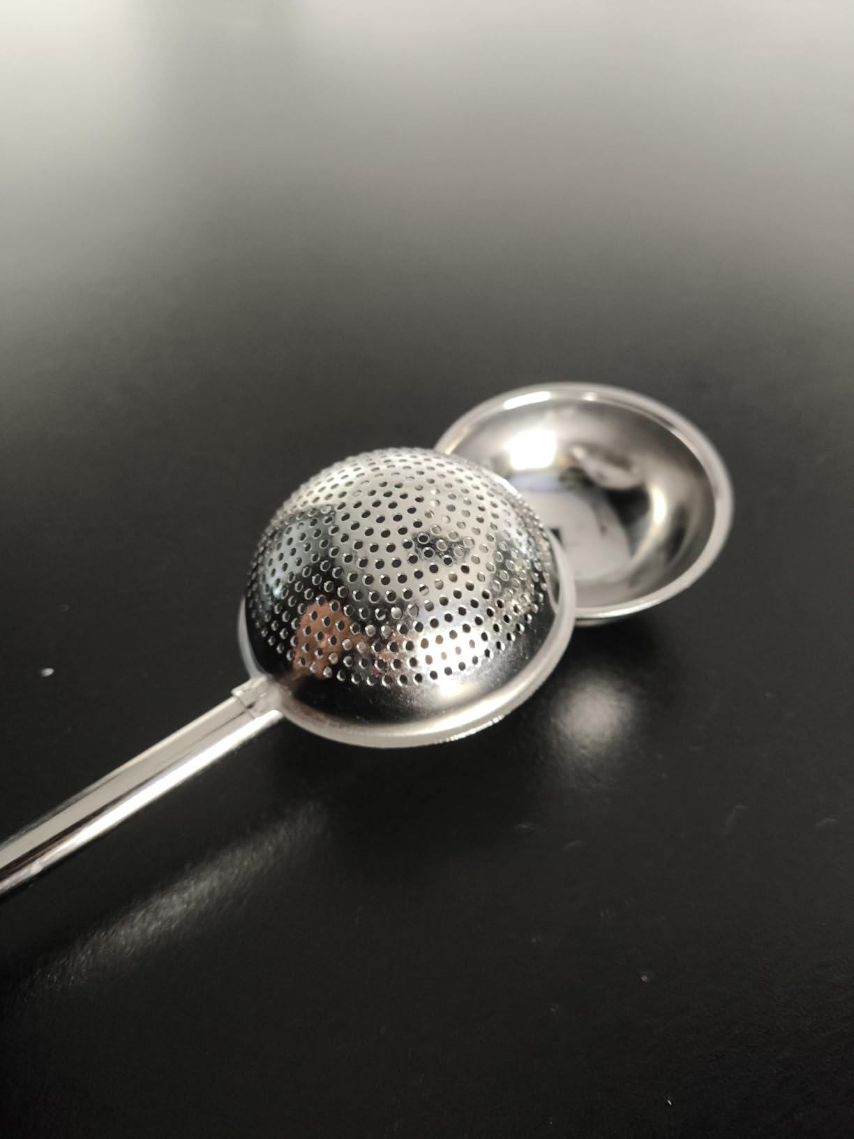 JETKONG 2 Pcs Flour Sifter, Stainless Steel Flour Duster for Bread Baking, Bakers Dusting Wand for Powdered Sugar and Spices (Small+Large, Silver) customer photo 1