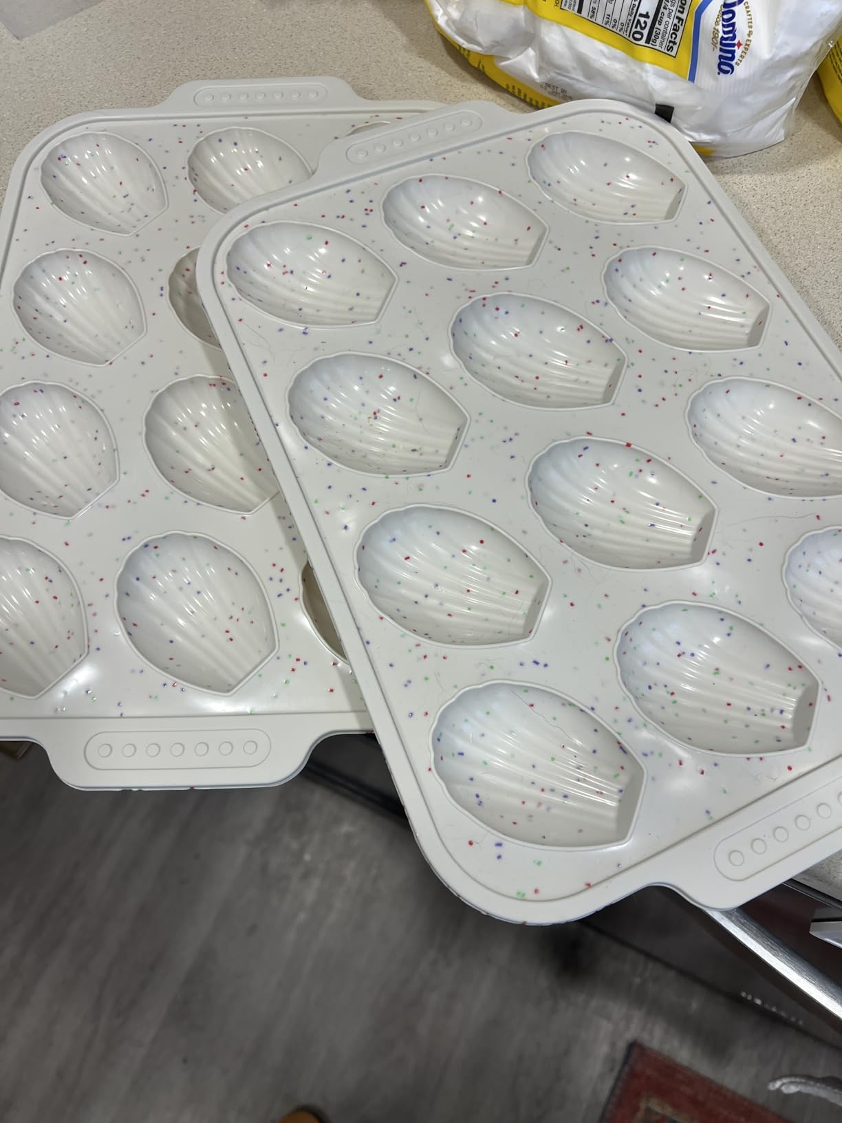 Vinino 2-Pack Silicone Madeleine Pan with Metal Reinforced Frame, 12-Cavity Shell Shape Madeleine Mold with Non-Slip Handle, Nonstick Madeleine Cookie Trays for Oven, BPA Free, Dishwasher Safe- Cream customer photo 2