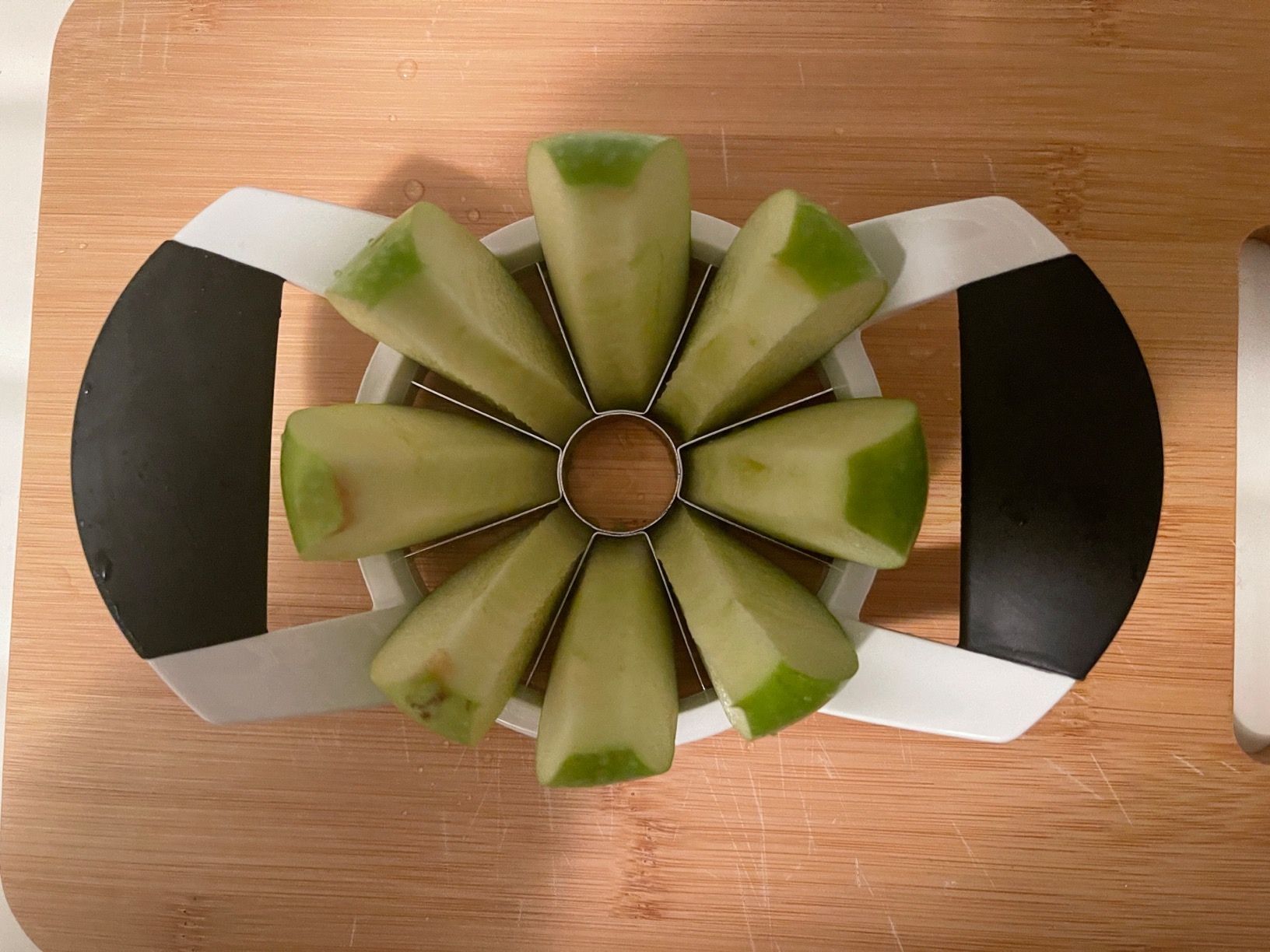 Good Grips Apple Slicer, Corer and Divider customer photo 2