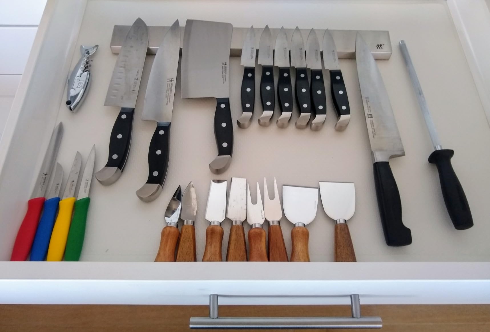 HENCKELS Sharpening Steel, 9-inch Fine Edge Honing Rod for Knife Sharpening and Blade Maintenance - Stainless Steel Knife Sharpener for Kitchen, BBQ Tools, Chef Knives & Outdoor Cooking customer photo 1