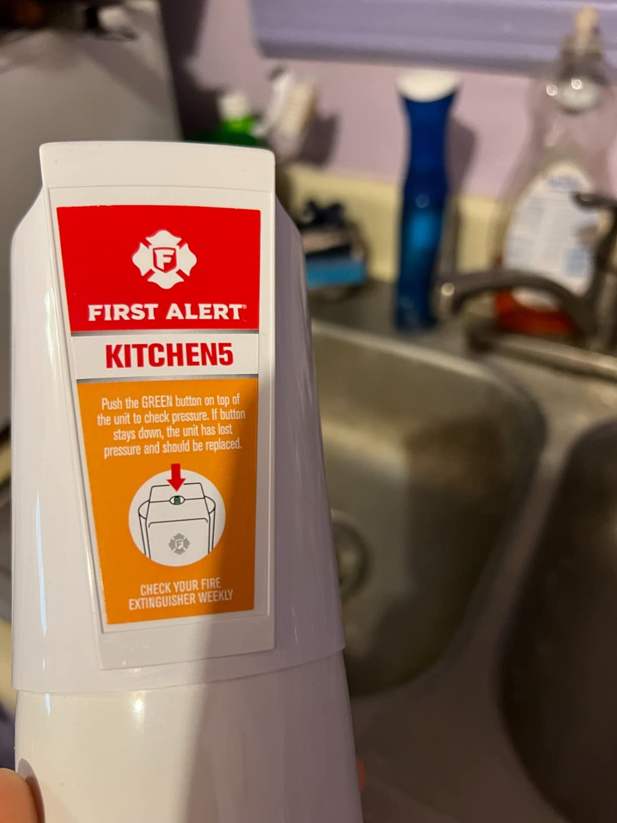 FIRST ALERT KITCHEN5 Fire Extinguisher, KFE2S5, UL RATED 5-B:C, White, 1-Pack customer photo 1