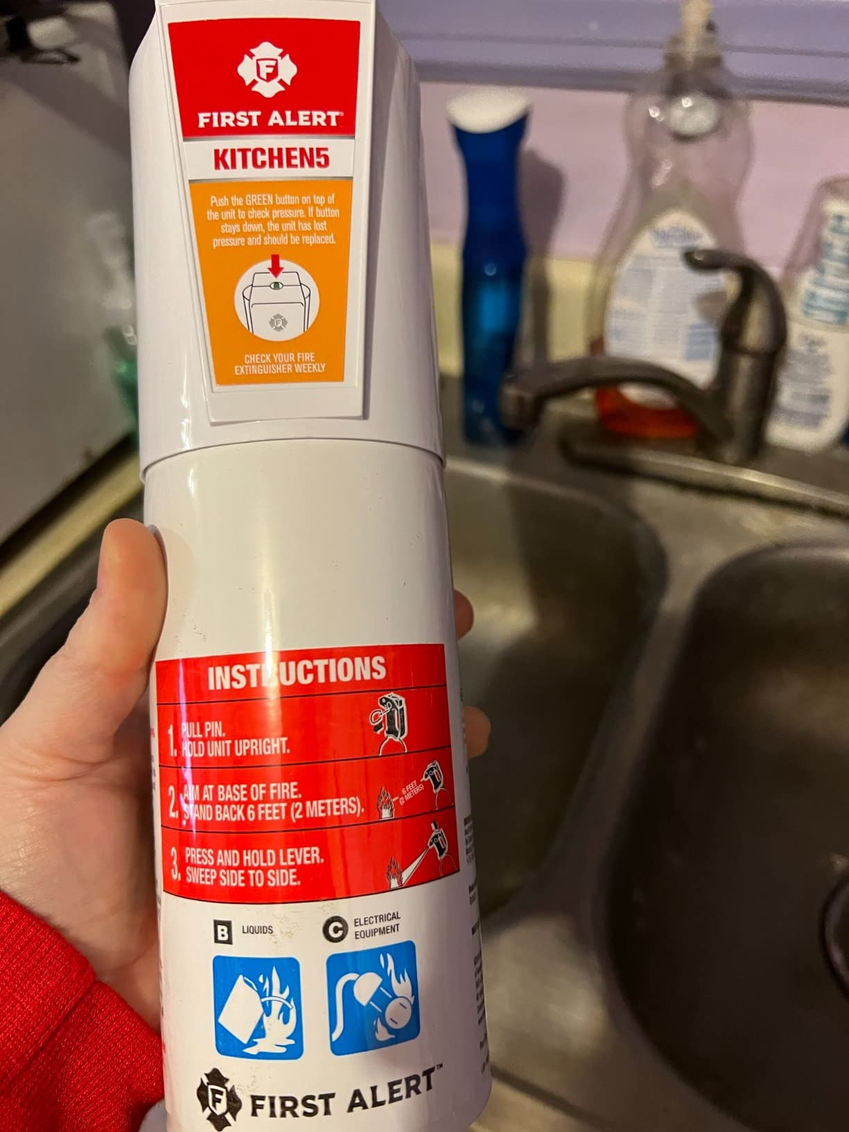 FIRST ALERT KITCHEN5 Fire Extinguisher, KFE2S5, UL RATED 5-B:C, White, 1-Pack customer photo 2