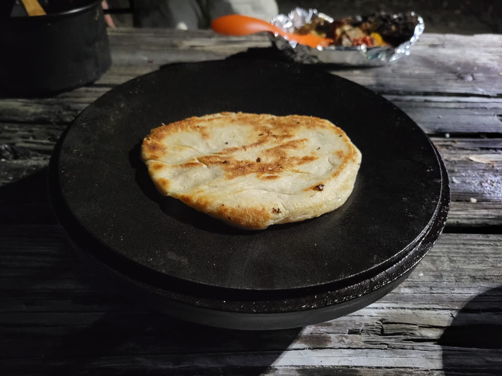 Lodge 8 Quart Pre-Seasoned Cast Iron Camp Dutch Oven with Lid - Dual Handles - Use in the Oven, on the Stove, on the Grill or over the Campfire - Black customer photo 1