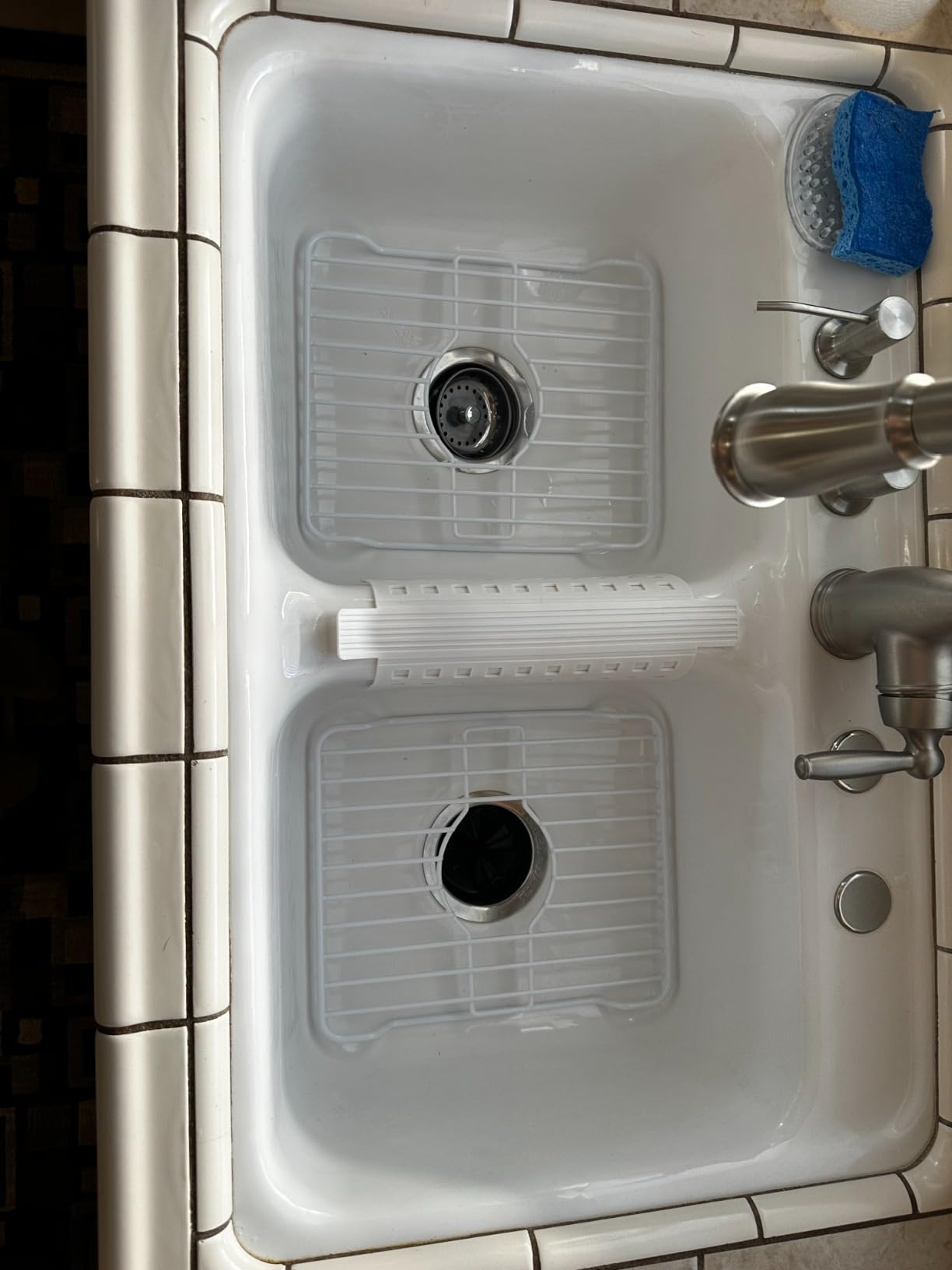 Better Houseware Sink Protectors for Kitchen Sink, Protective Metal Grid, 16x12.3x1 inches, White Kitchen Sink Mat to Shield Sink Base from Scratches, Rust-Resistant Coating, M customer photo 2