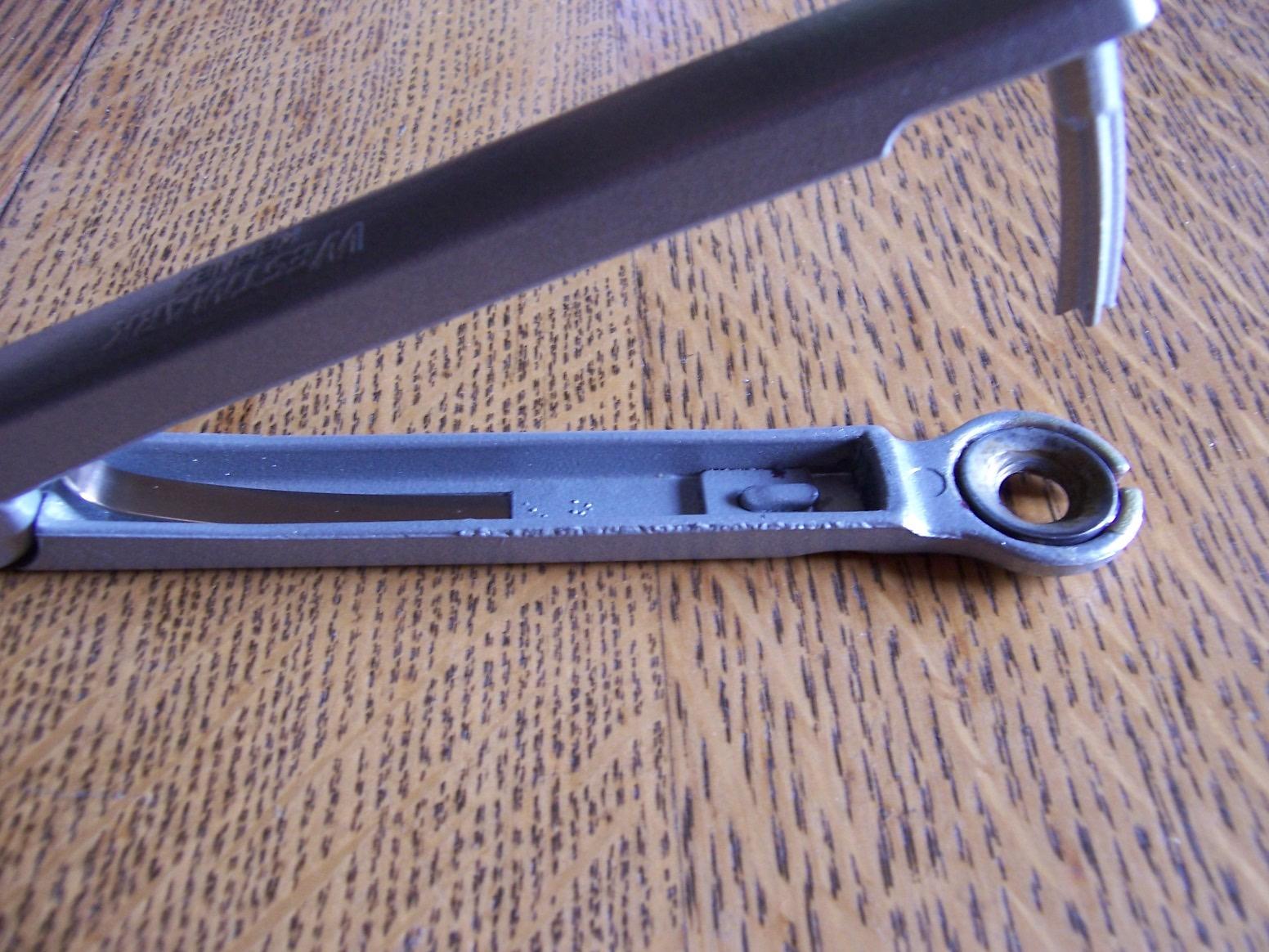 Westmark Cherry Pitter Tool Kernex - Heavy-Duty Cast Aluminum Pit Remover & Olive Pitter, German Ergonomic Seed Remover customer photo 1