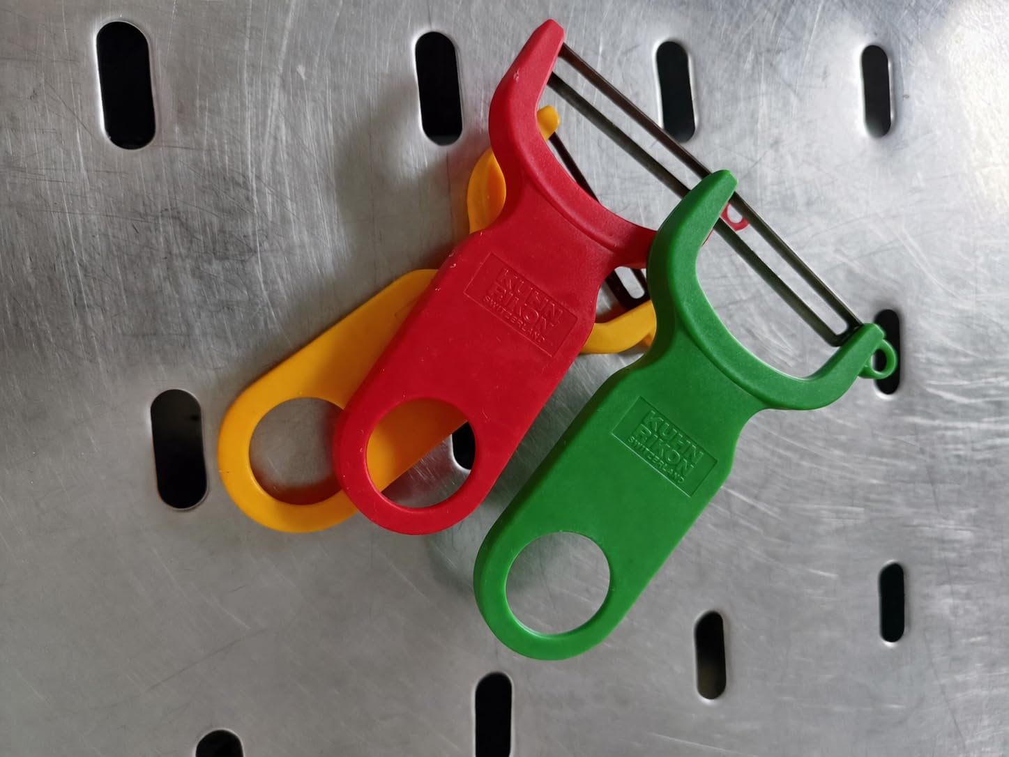 Kuhn Rikon Original Swiss Peeler 3-Pack Red/Green/Yellow customer photo 1