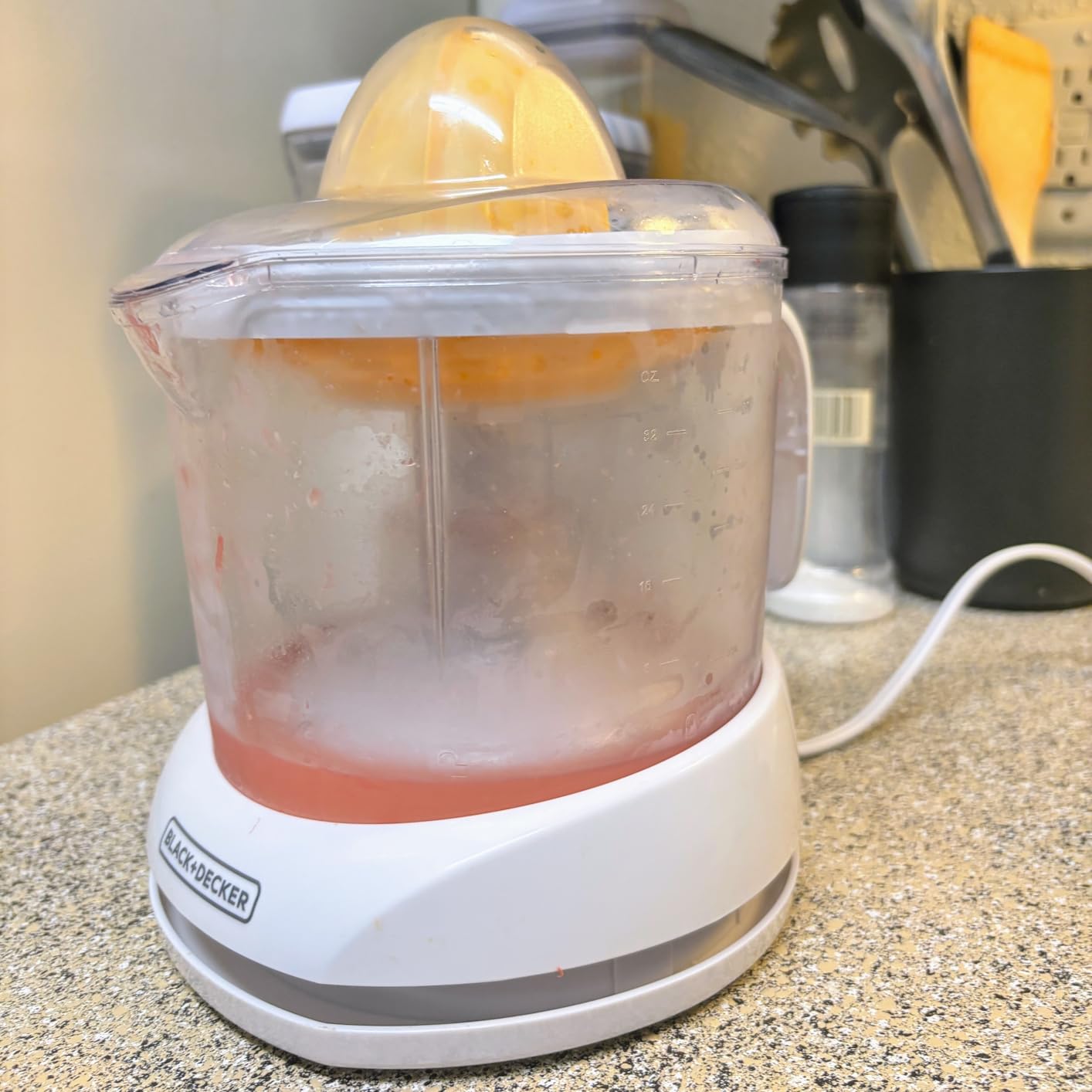 BLACK+DECKER 32oz Electric Citrus Juicer, CJ625, Pressure Activated, Adjustable Pulp Control, Dishwasher-Safe customer photo 1