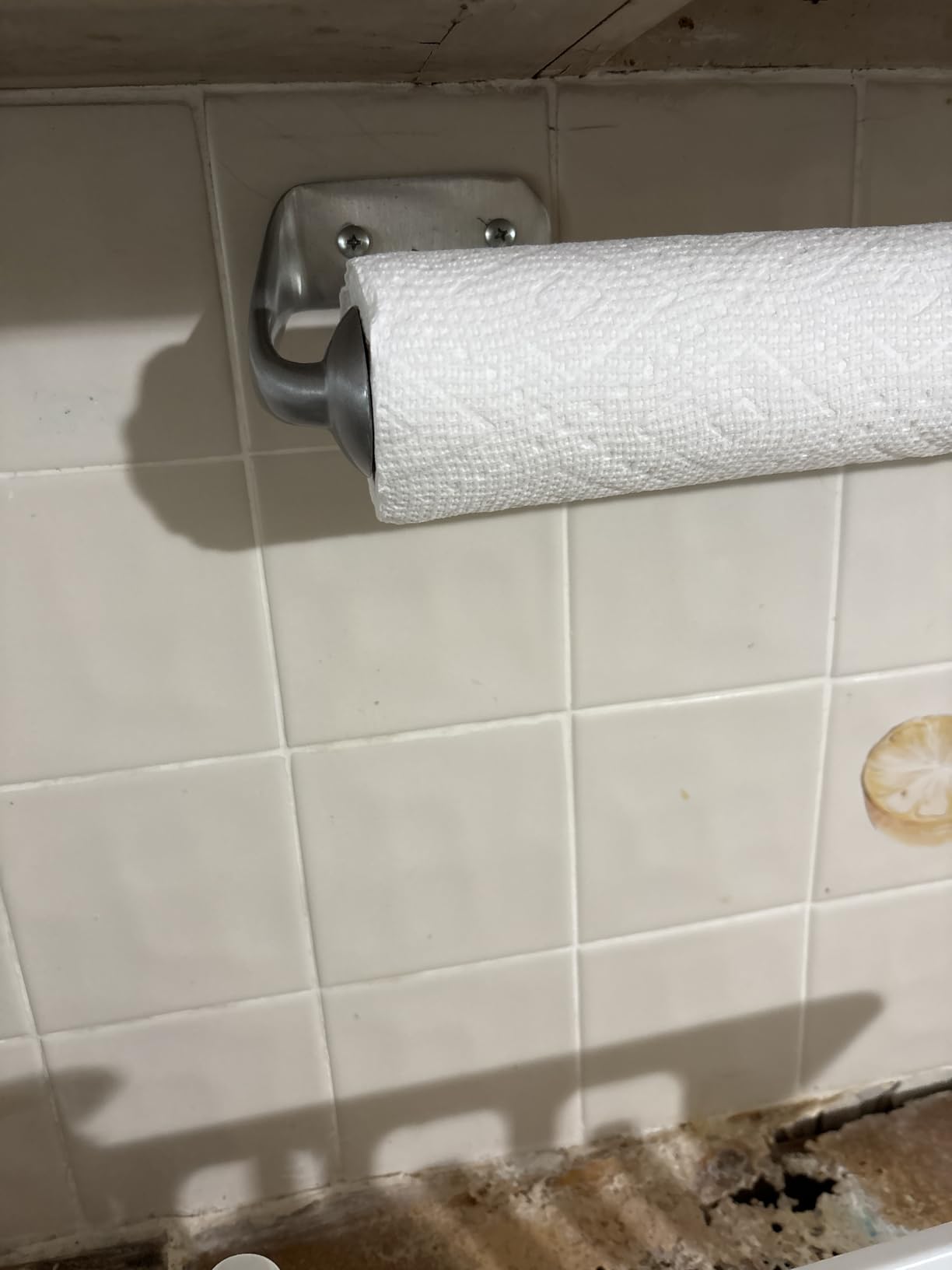 Kamenstein Perfect Tear Wall Mount Paper Towel Holder, Patented Design for One-Handed Use, Rounded Finial, 14-Inch, Brushed Silver Metal Finish customer photo 2