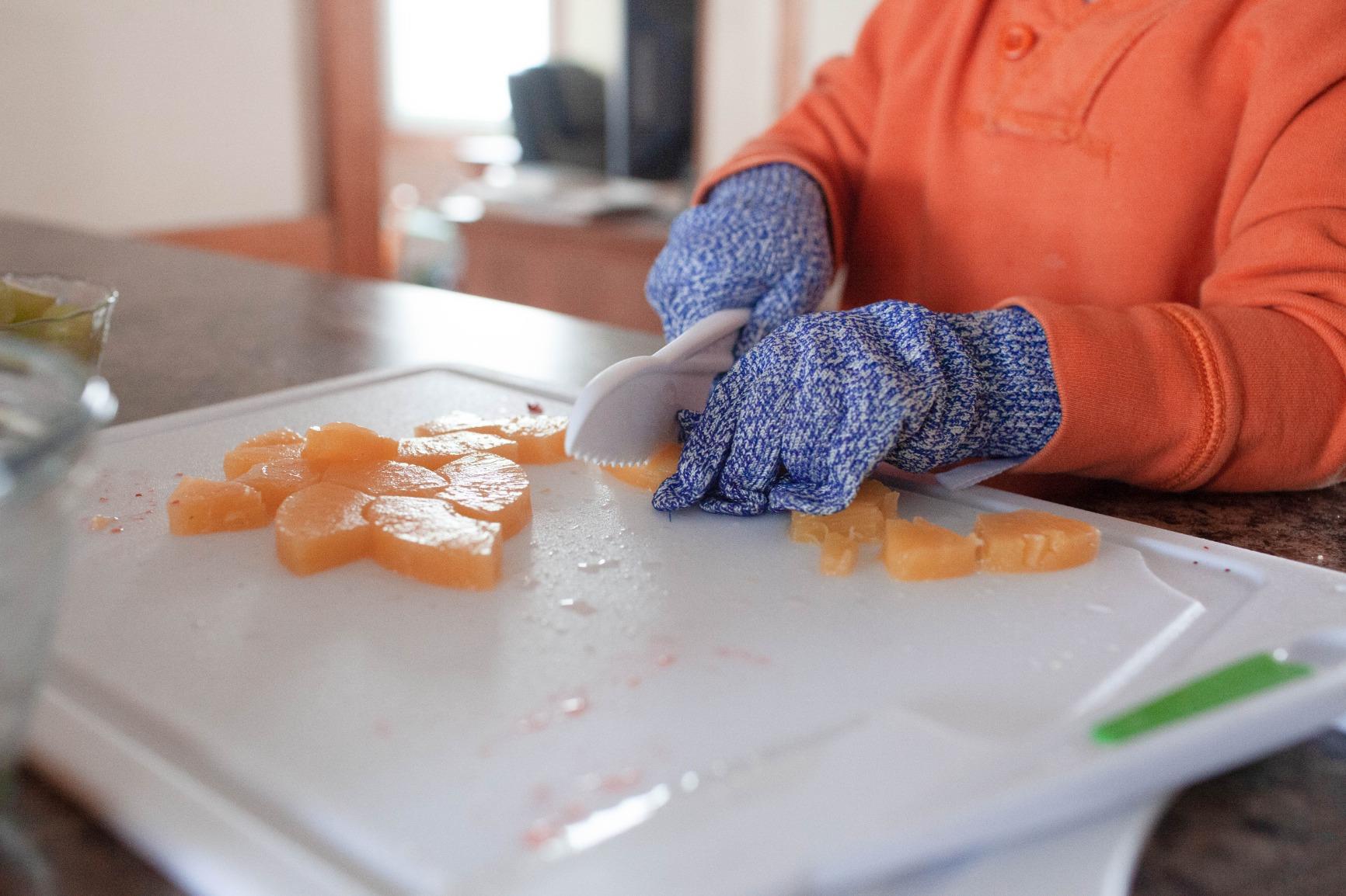 Curious Chef Kid Safe Kitchen Knife Set - 3-Piece Nylon Knives for Kids, White & Green, Ages 4+ - Non-Scratch Tools for Nonstick Pans & Kitchen Tool Set customer photo 2